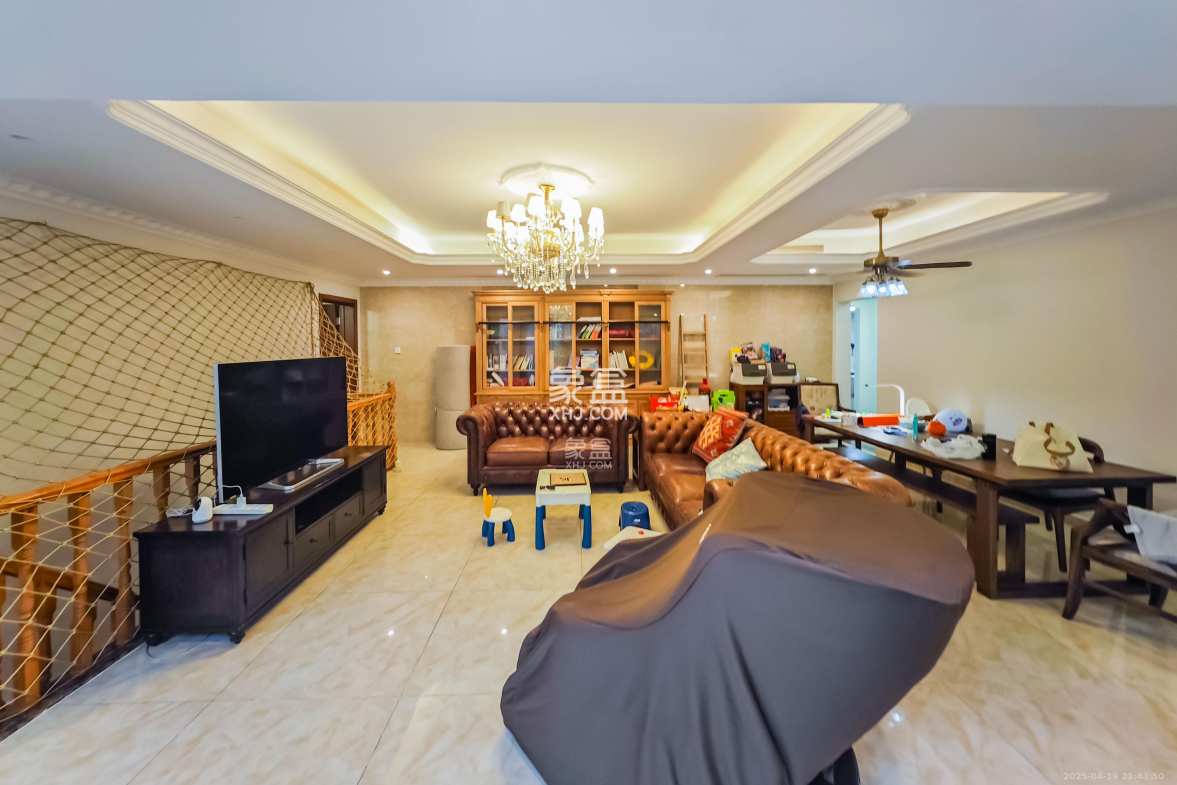 万科金域华府三四期  5室2厅3卫    340.0万 万科金域华府三四期  5室2厅3卫    340.0万客厅