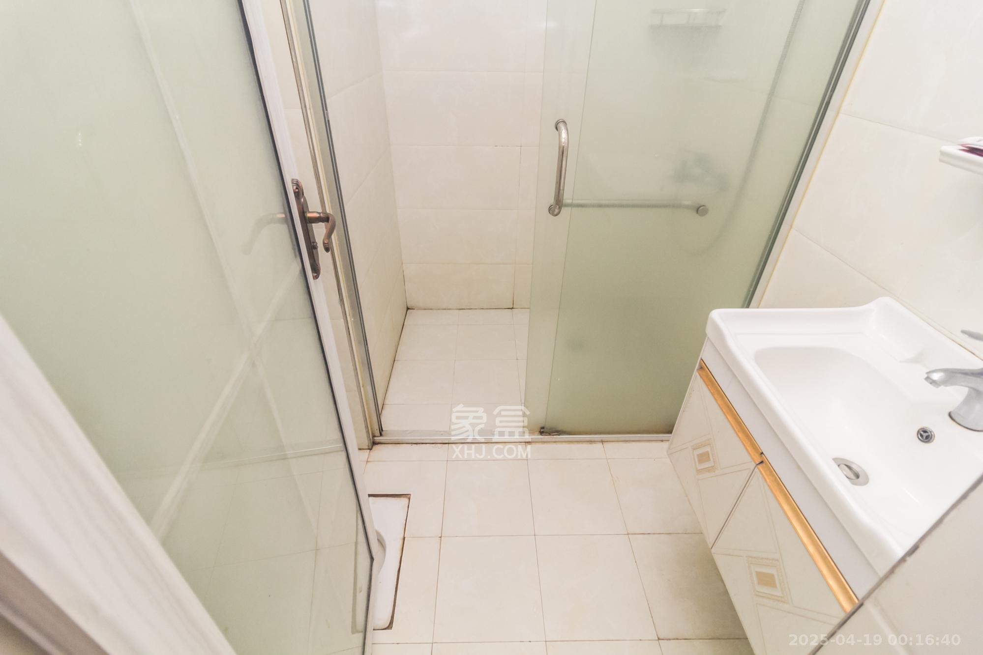 领东汇 1室1厅1卫 23.0万 领东汇 1室1厅1卫 23.0万卫生间