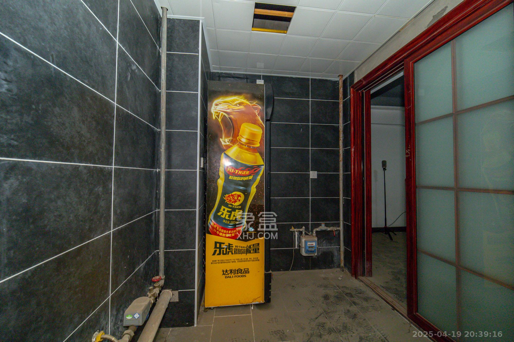 新长海广场 3室2厅2卫 42.5万 新长海广场 3室2厅2卫 42.5万厨房