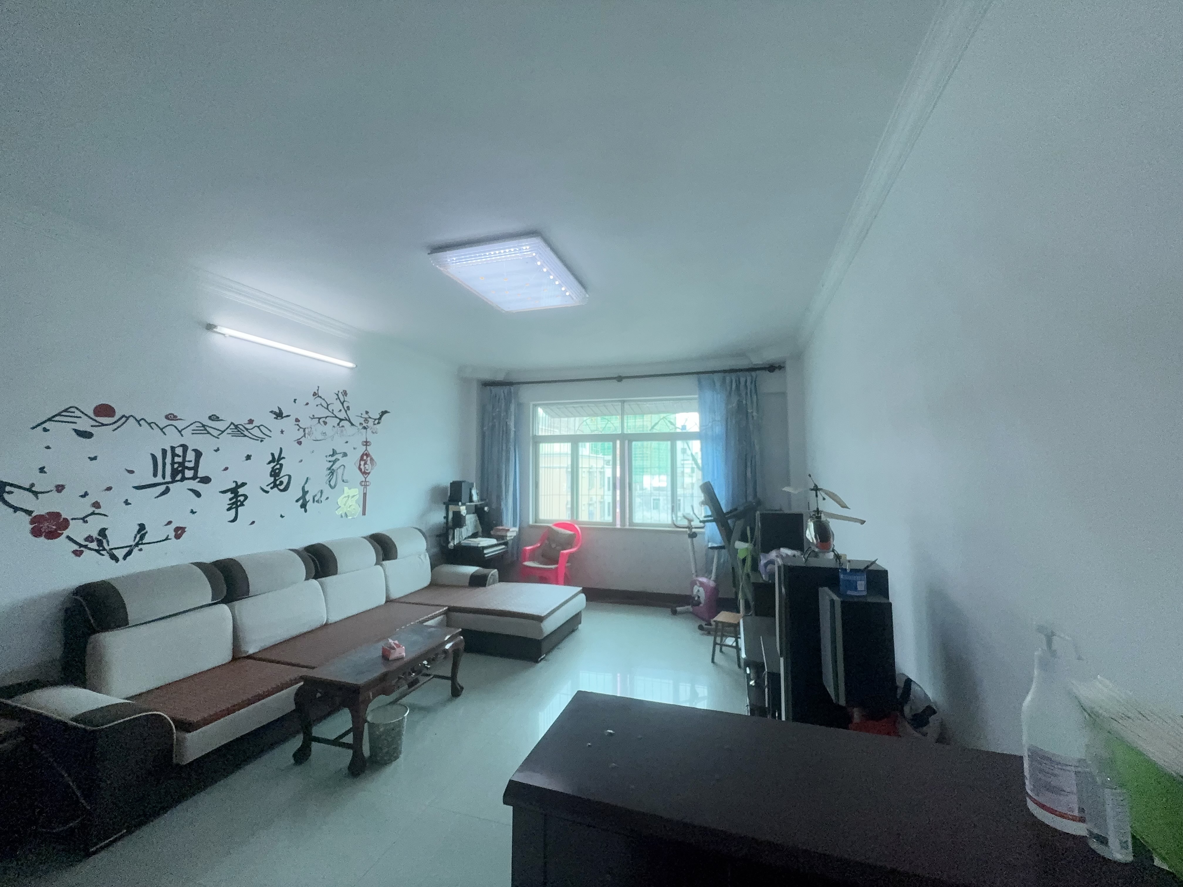 电镀厂宿舍 3室2厅2卫 85.0万 电镀厂宿舍 3室2厅2卫 85.0万客厅