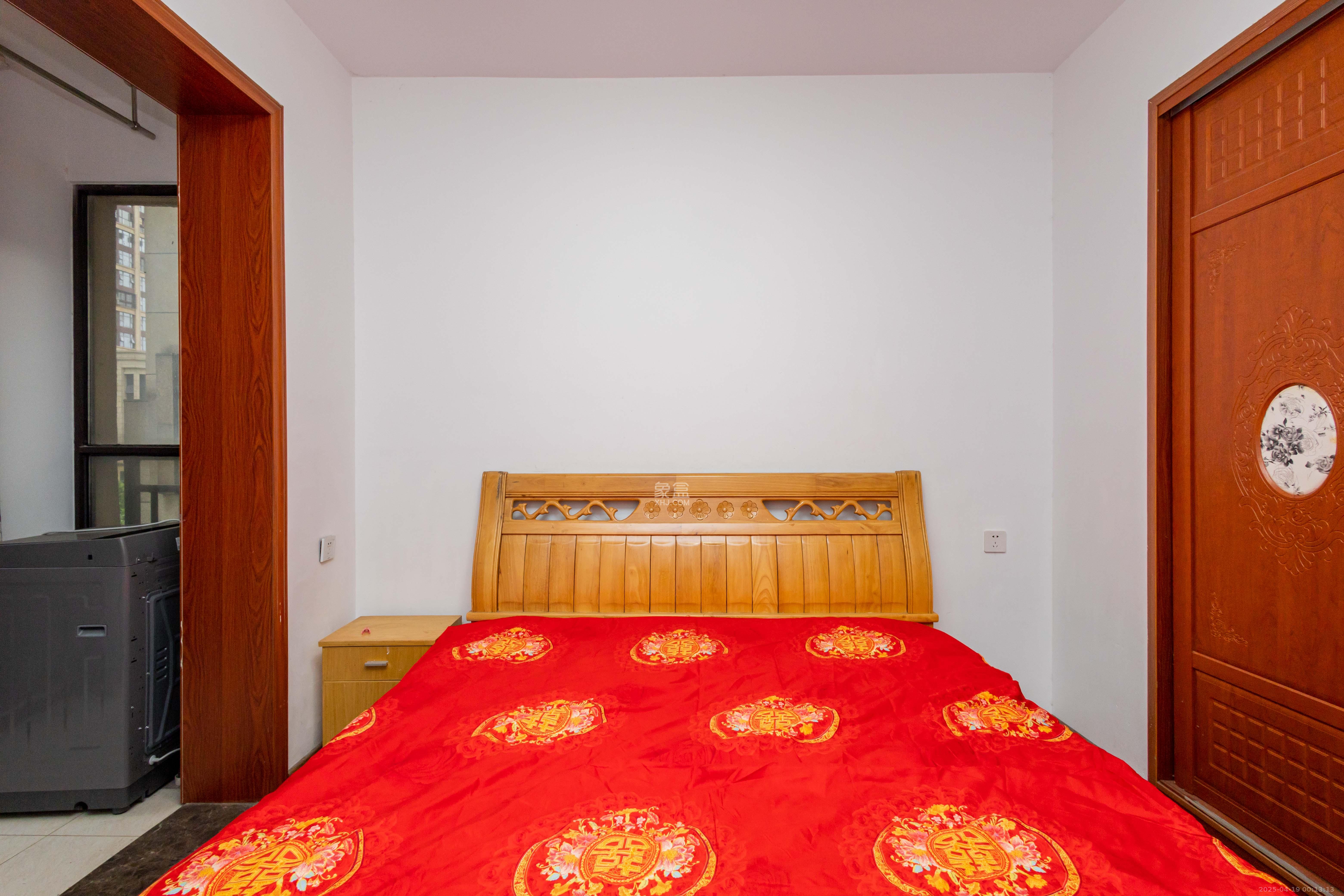 东方美地  3室2厅2卫    91.8万卧室