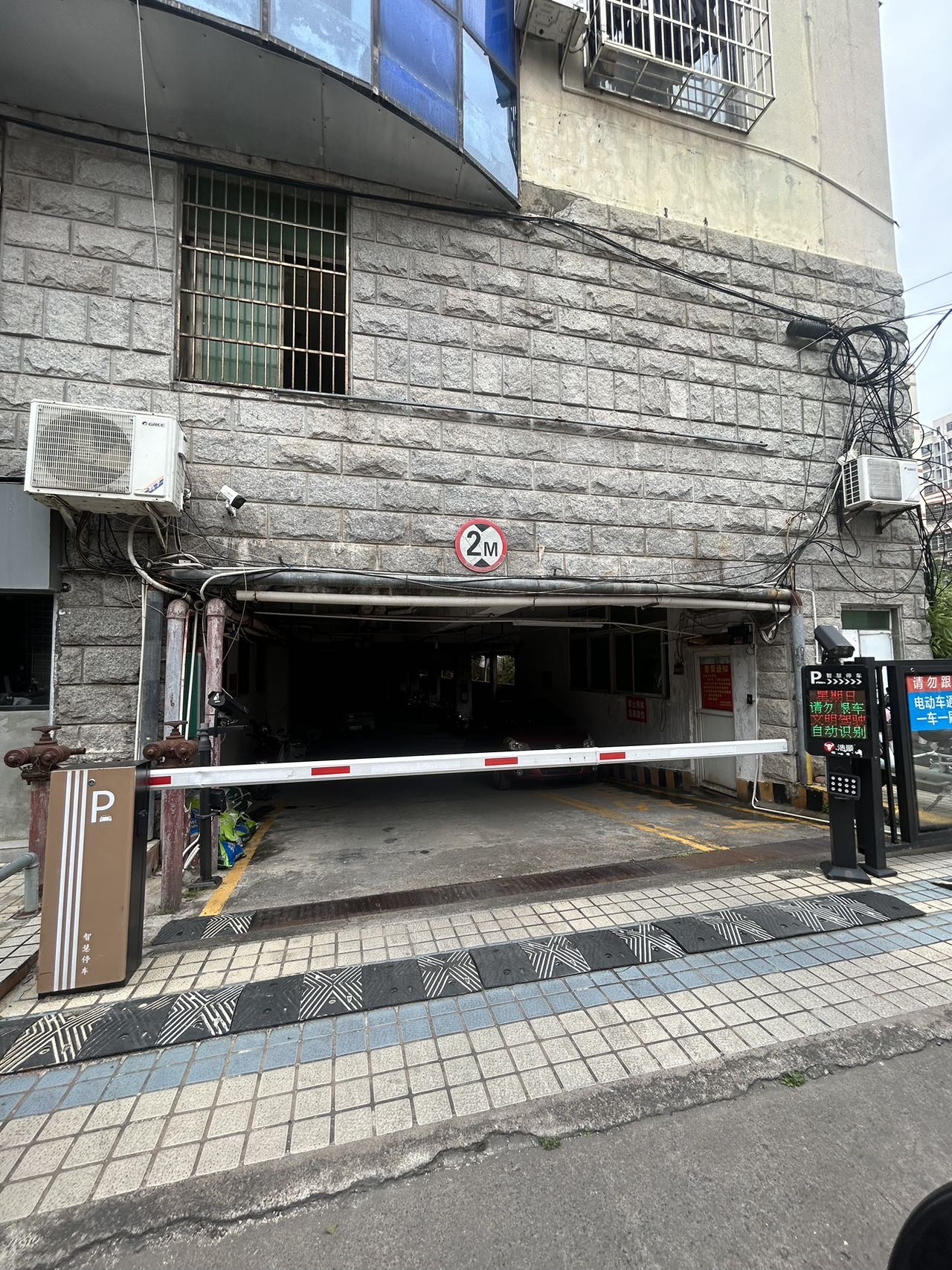 飞龙公寓  1室1厅1卫    30.0万 飞龙公寓  1室1厅1卫    30.0万客厅