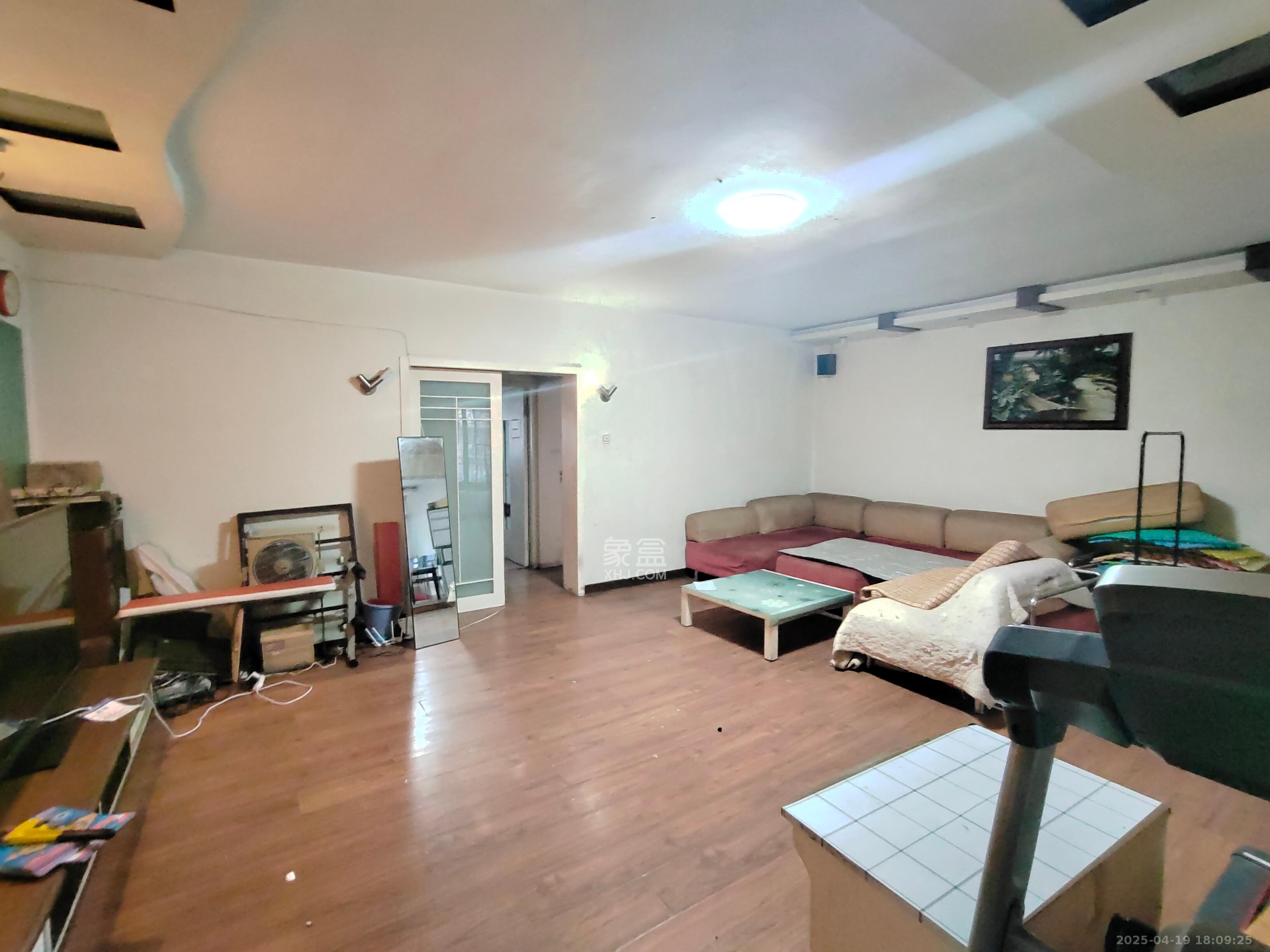 学宫街商住楼  3室2厅2卫   2600.00元/月室内图