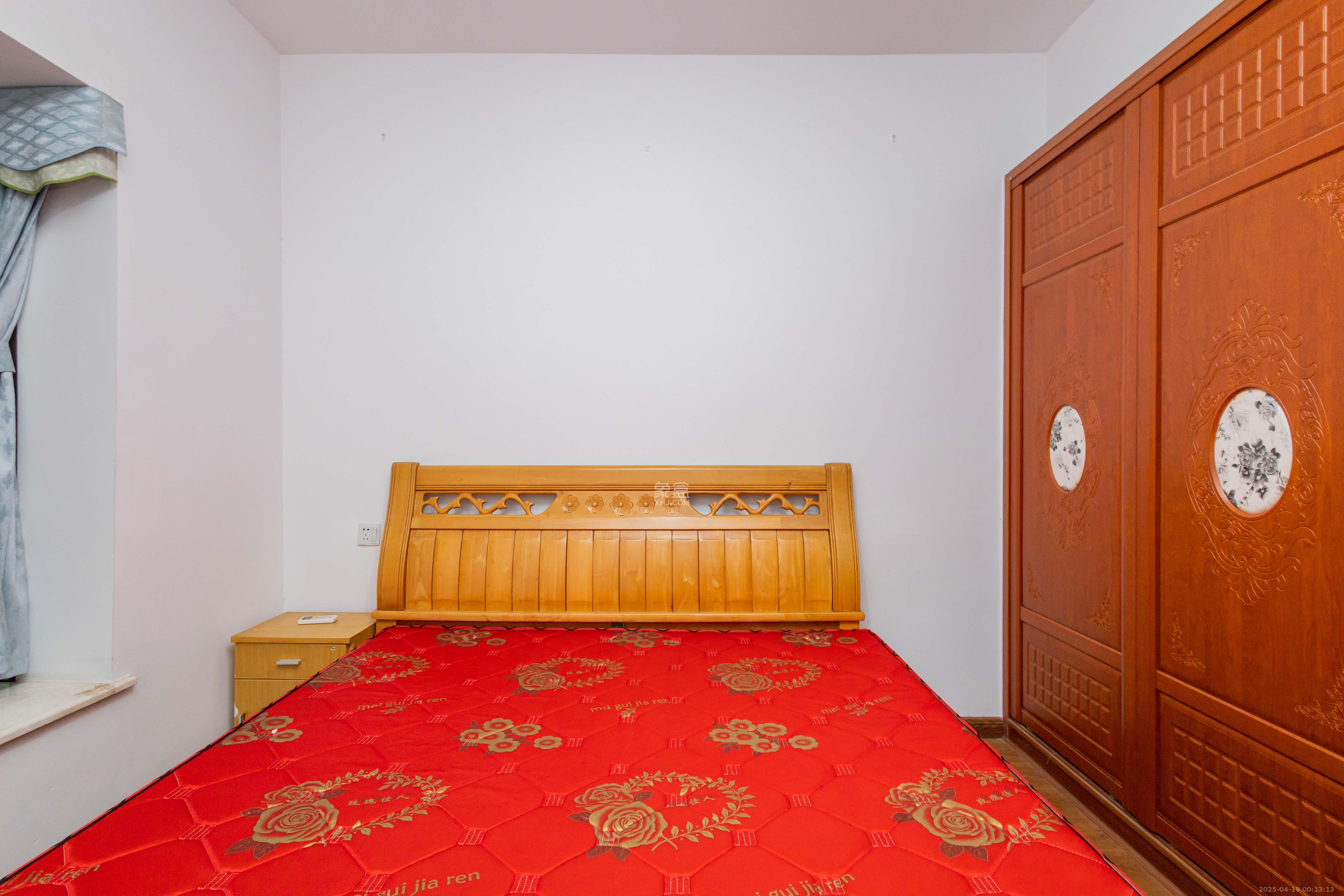 东方美地  3室2厅2卫    91.8万卧室