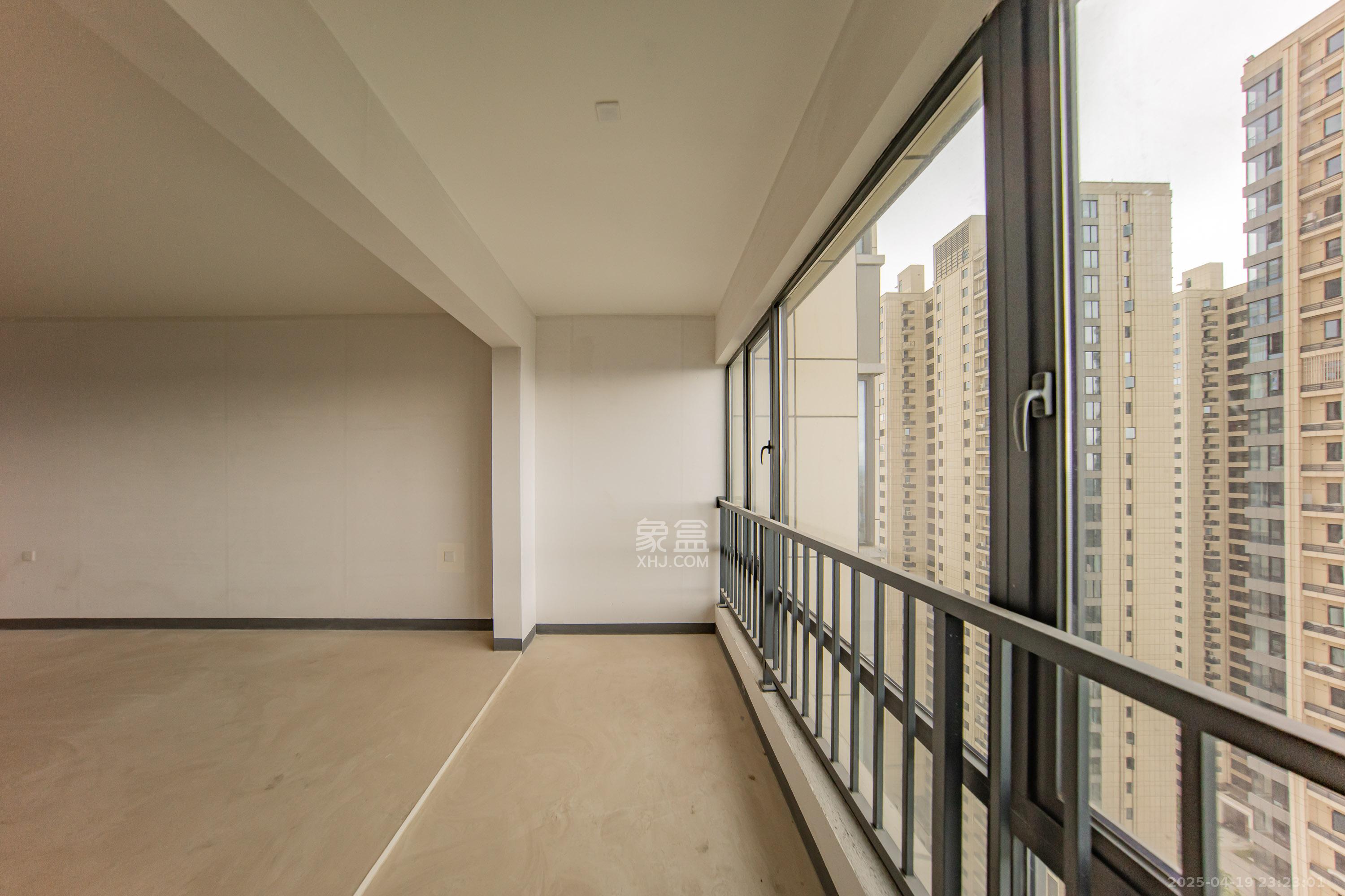 建投象山国际  4室2厅2卫   152.00万阳台