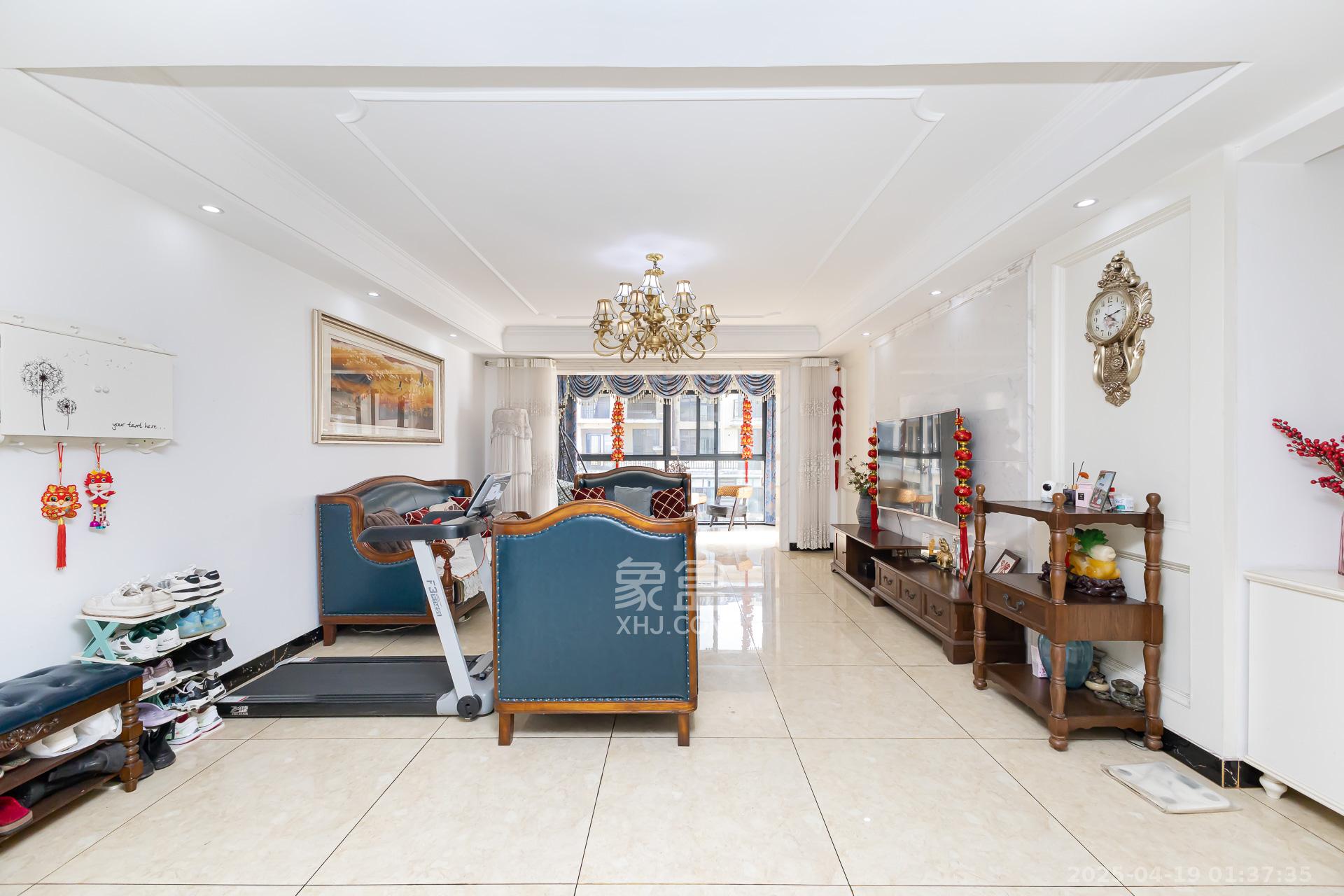 勤诚达新界  4室2厅1卫    119.0万 勤诚达新界  4室2厅1卫    119.0万客厅