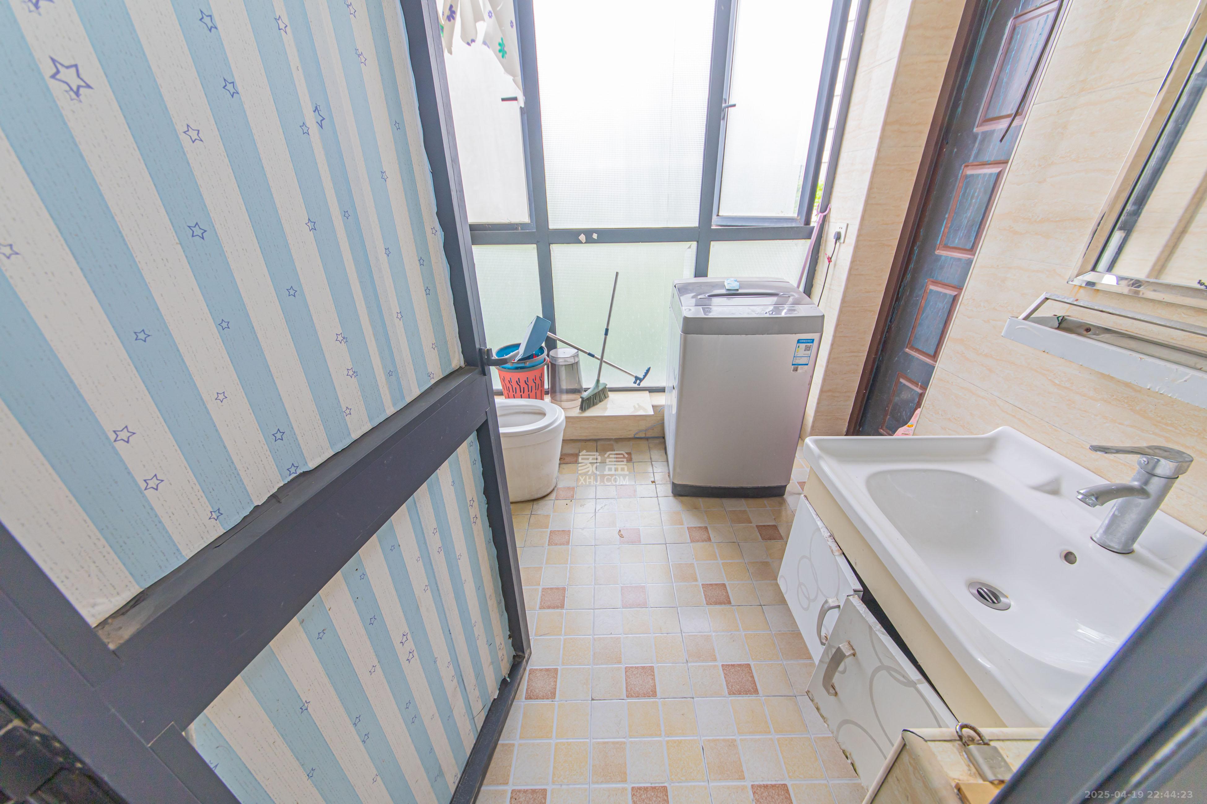 中信城市广场(中信新城一期) 4室2厅2卫 108.0万 中信城市广场(中信新城一期) 4室2厅2卫 108.0万厨房