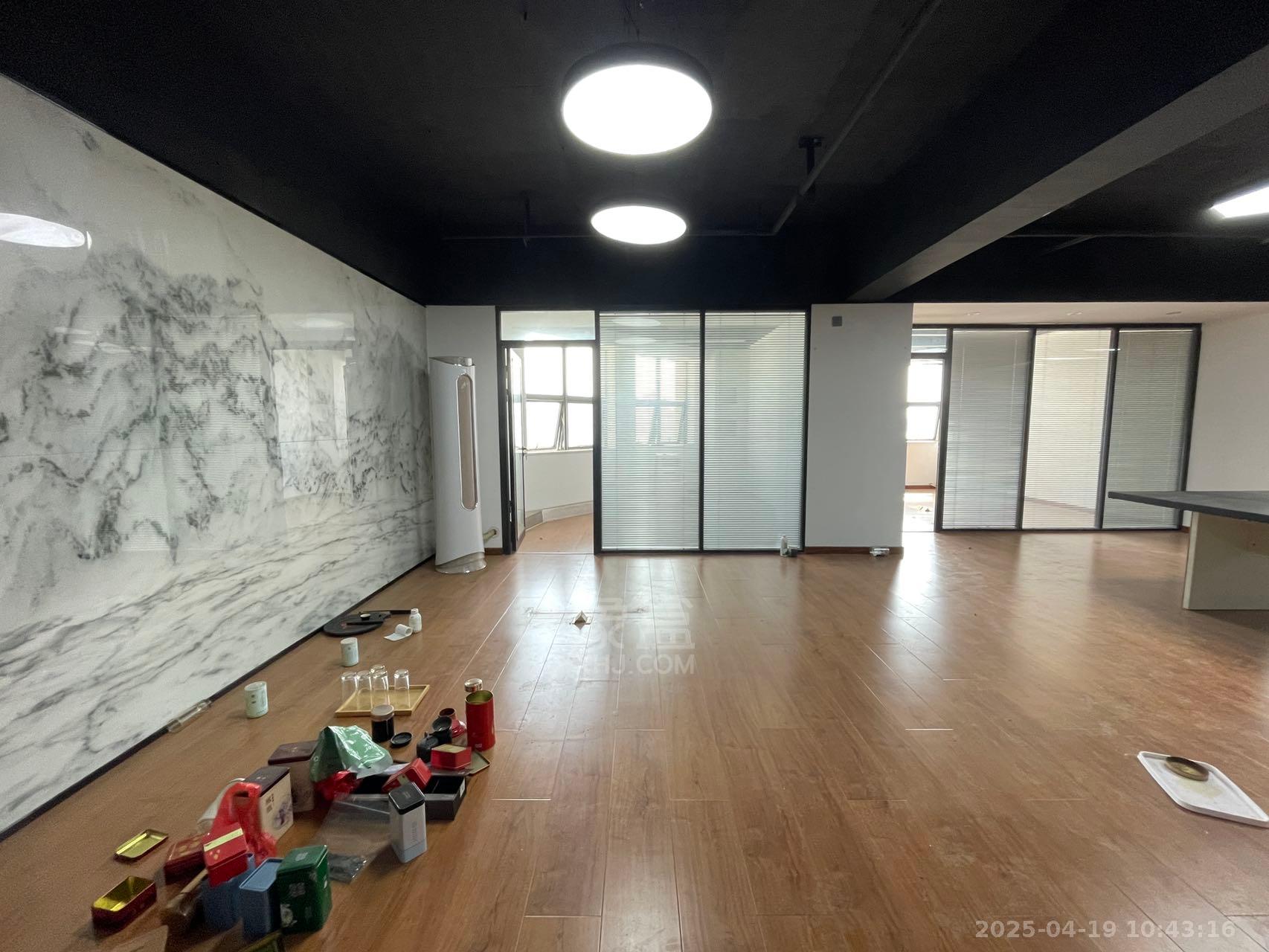 华晨御园 1室0厅0卫 2000.0元/月 华晨御园 1室0厅0卫 2000.0元/月室内图