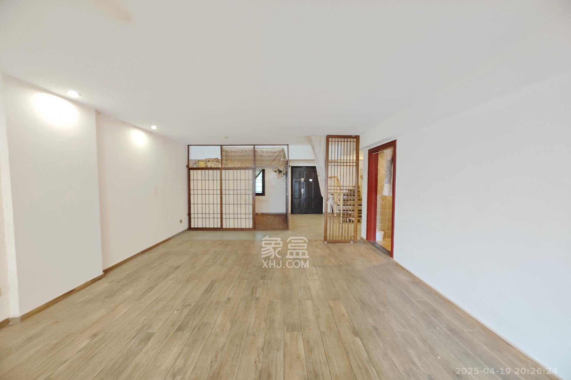 宏景名厦  4室2厅2卫   168.00万