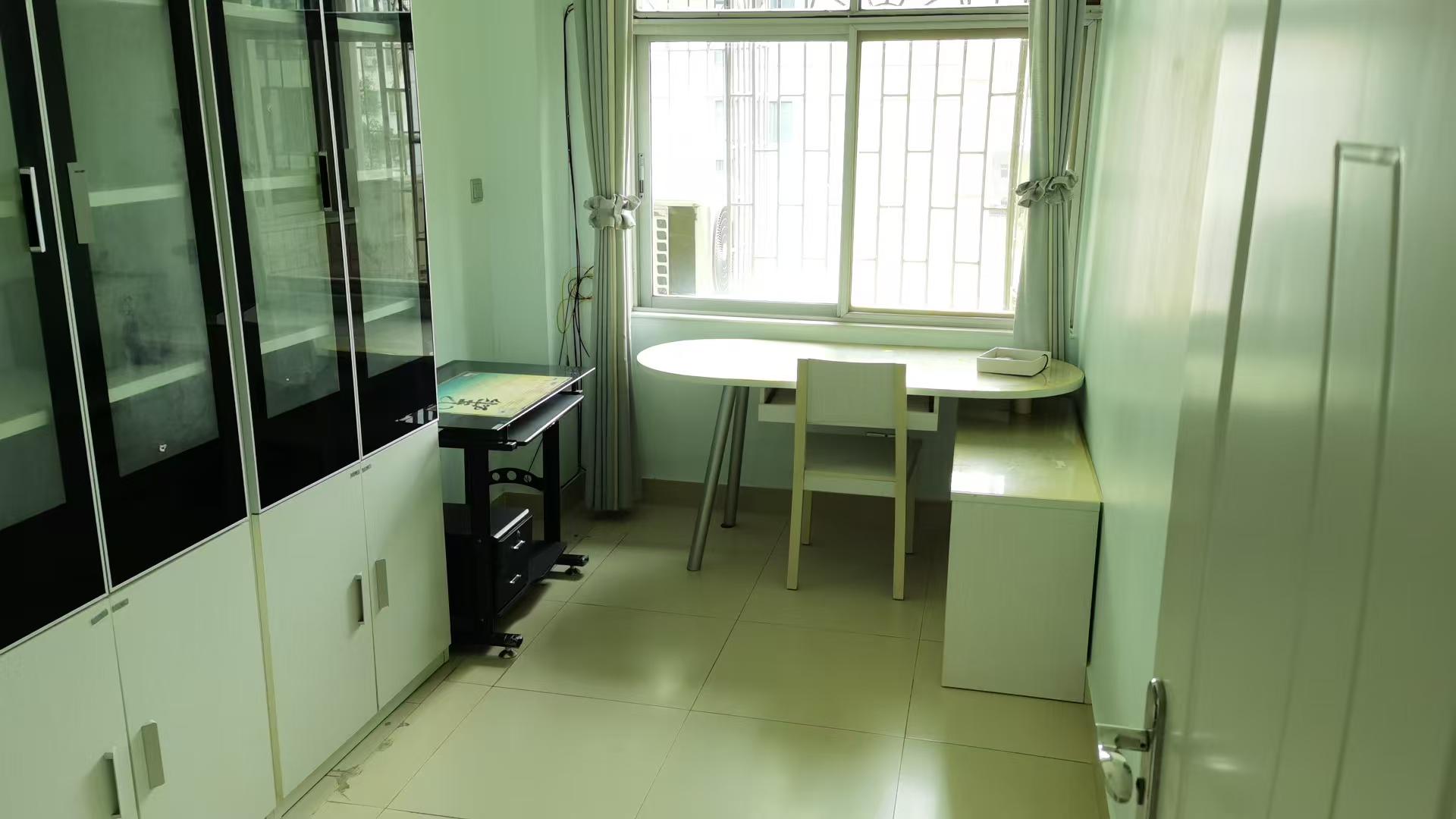 滨江温泉花园  3室2厅1卫    2500.0元/月 滨江温泉花园  3室2厅1卫    2500.0元/月室内图