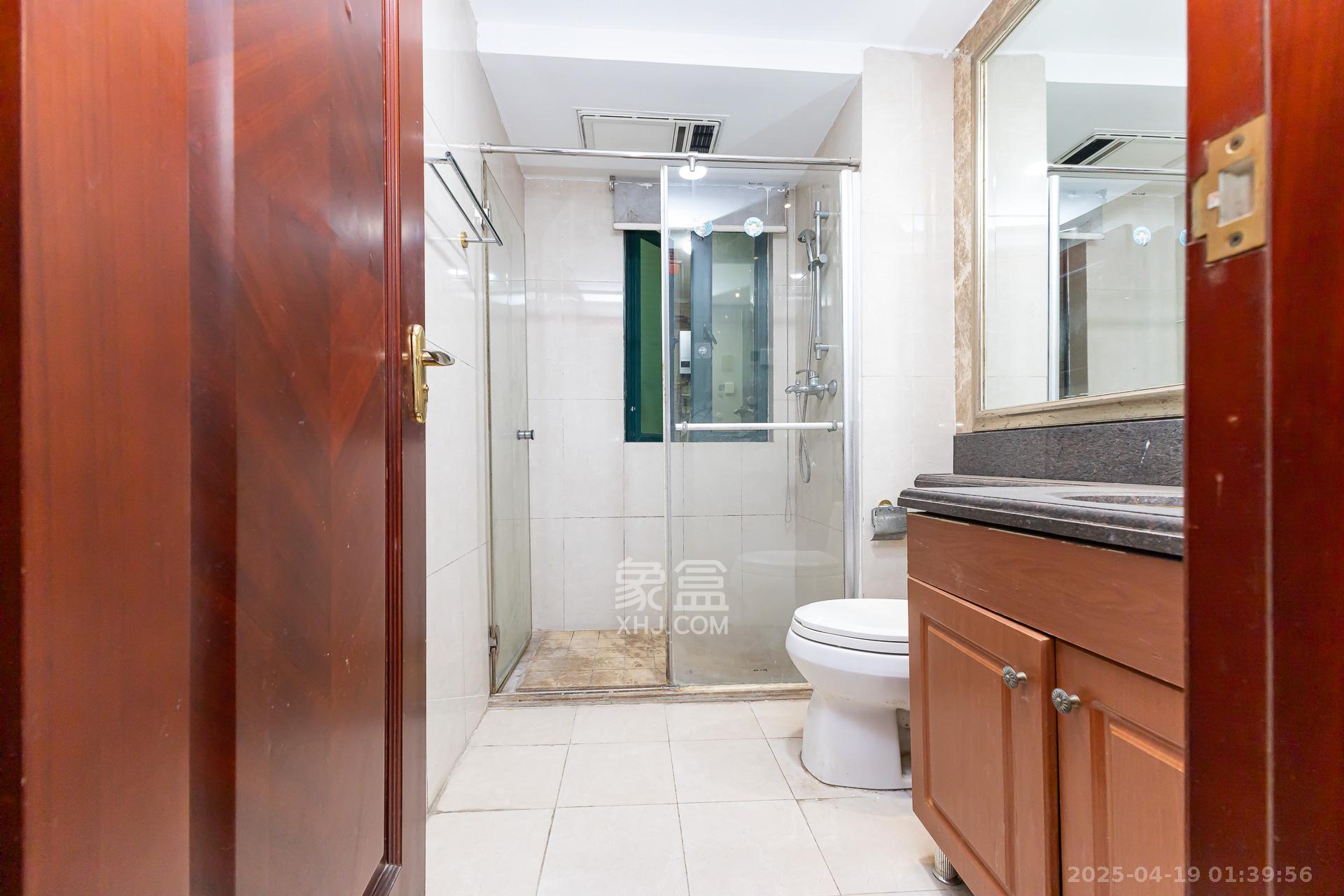 恒大名都  3室2厅2卫    70.0万 恒大名都  3室2厅2卫    70.0万卫生间