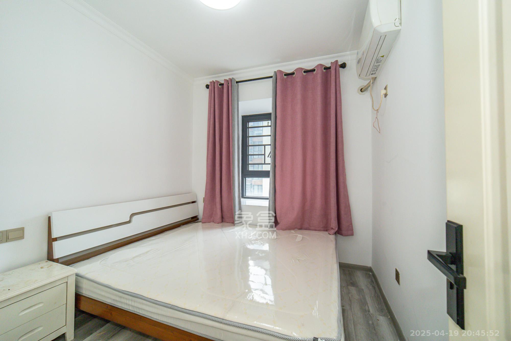 时代港湾 4室2厅2卫 66.8万 时代港湾 4室2厅2卫 66.8万卧室