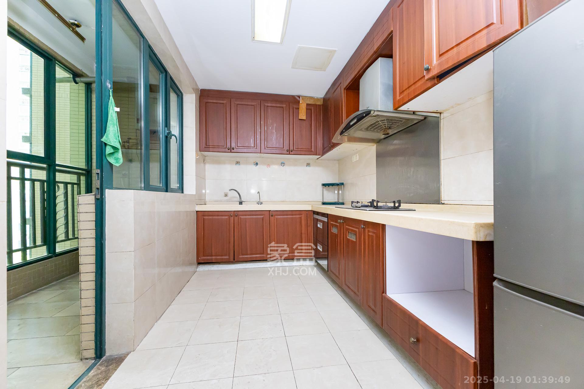 恒大名都  3室2厅2卫    70.0万 恒大名都  3室2厅2卫    70.0万厨房