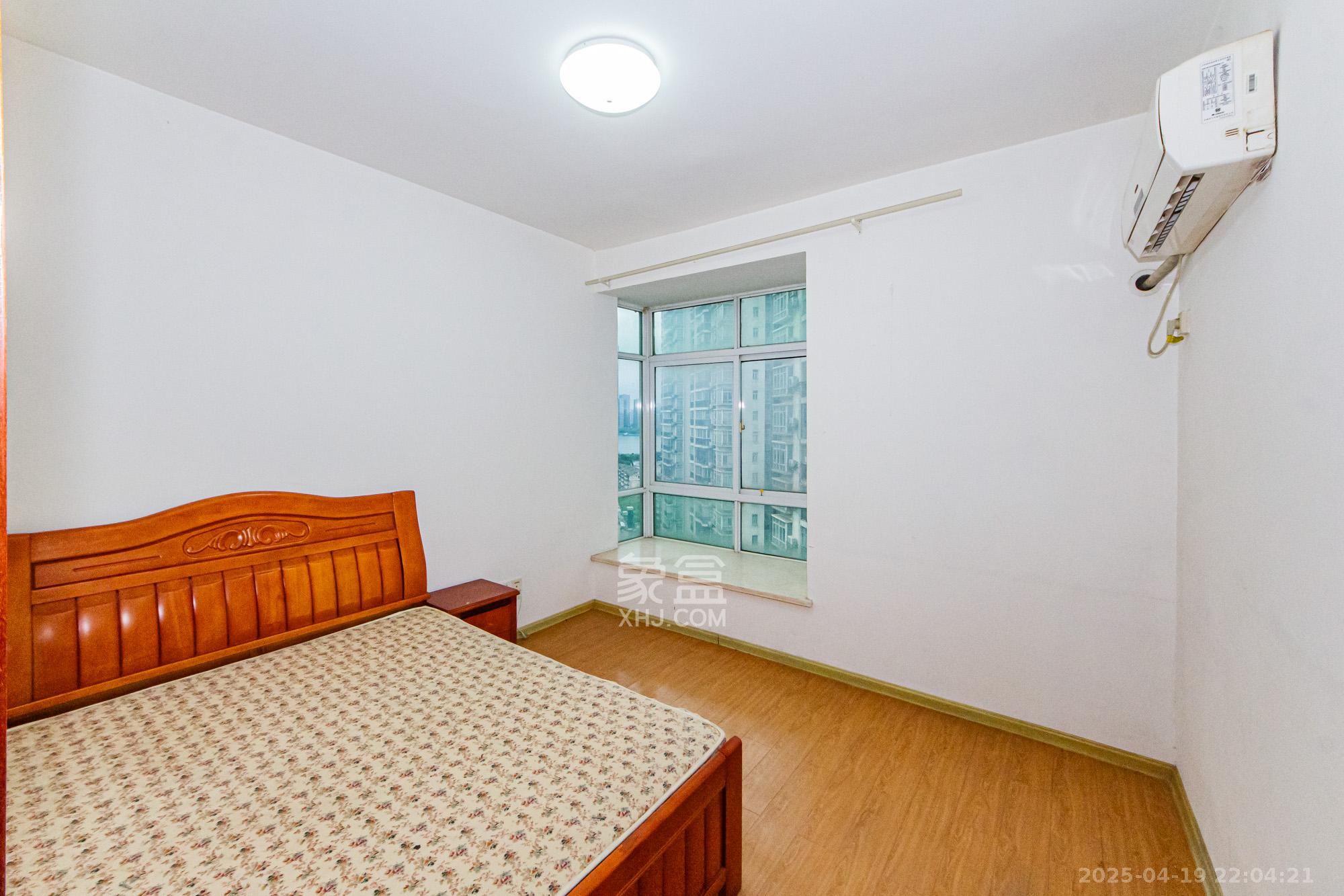 顺天黄金海岸 3室2厅2卫 84.0万 顺天黄金海岸 3室2厅2卫 84.0万卧室