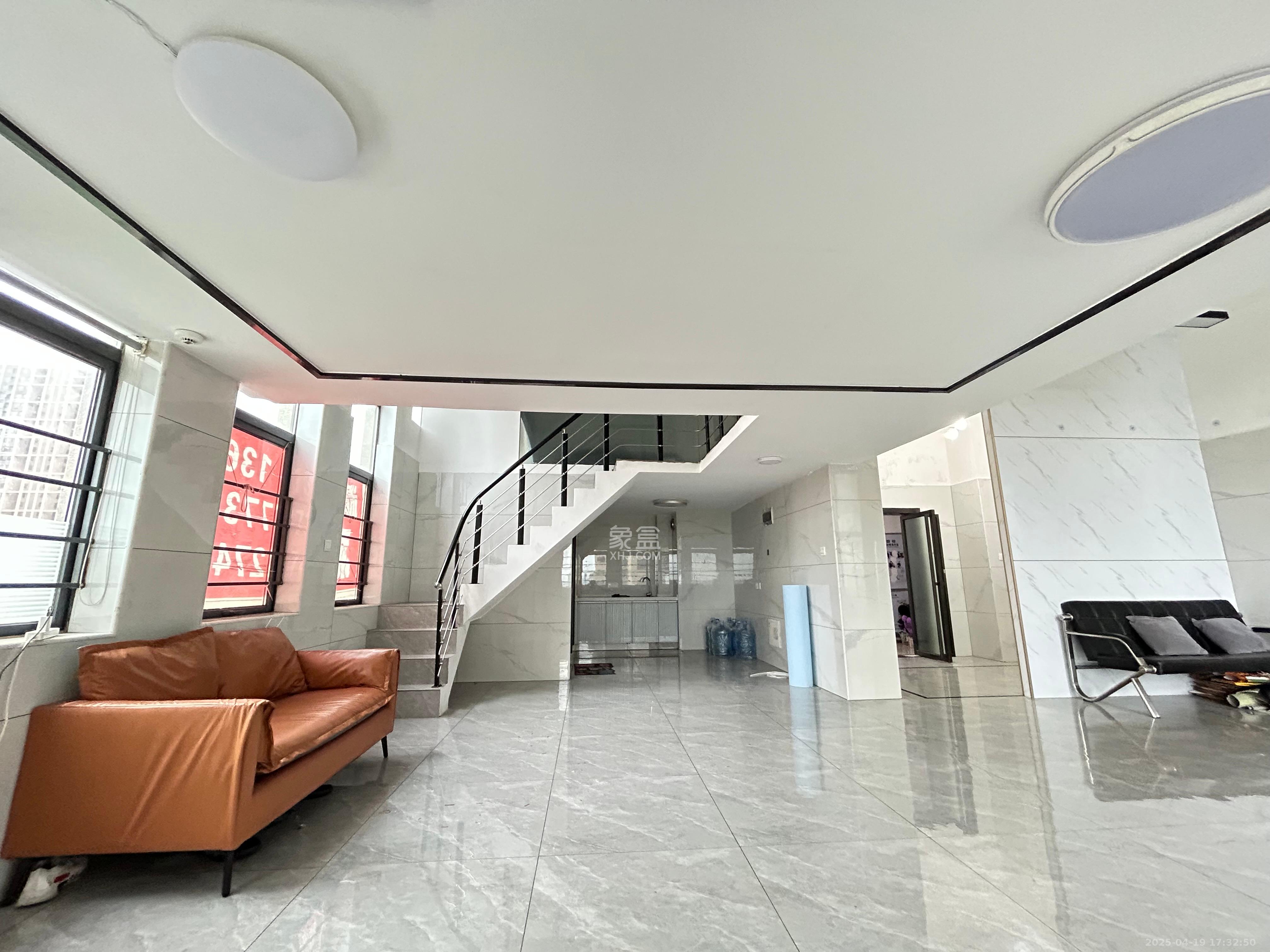 华润置地广场二期 1室1厅1卫 4200.0元/月 华润置地广场二期 1室1厅1卫 4200.0元/月室内图