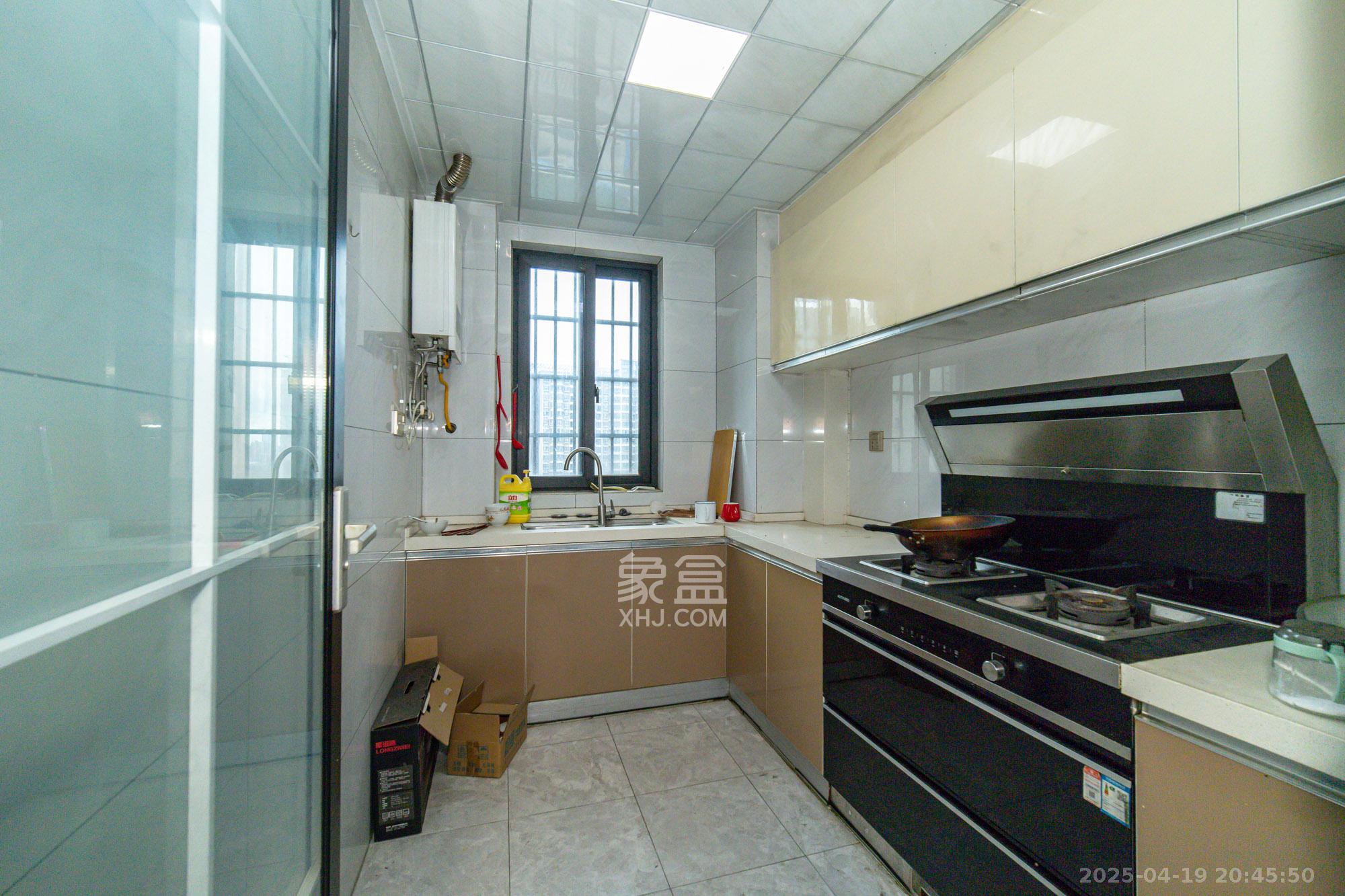 时代港湾 4室2厅2卫 66.8万 时代港湾 4室2厅2卫 66.8万厨房