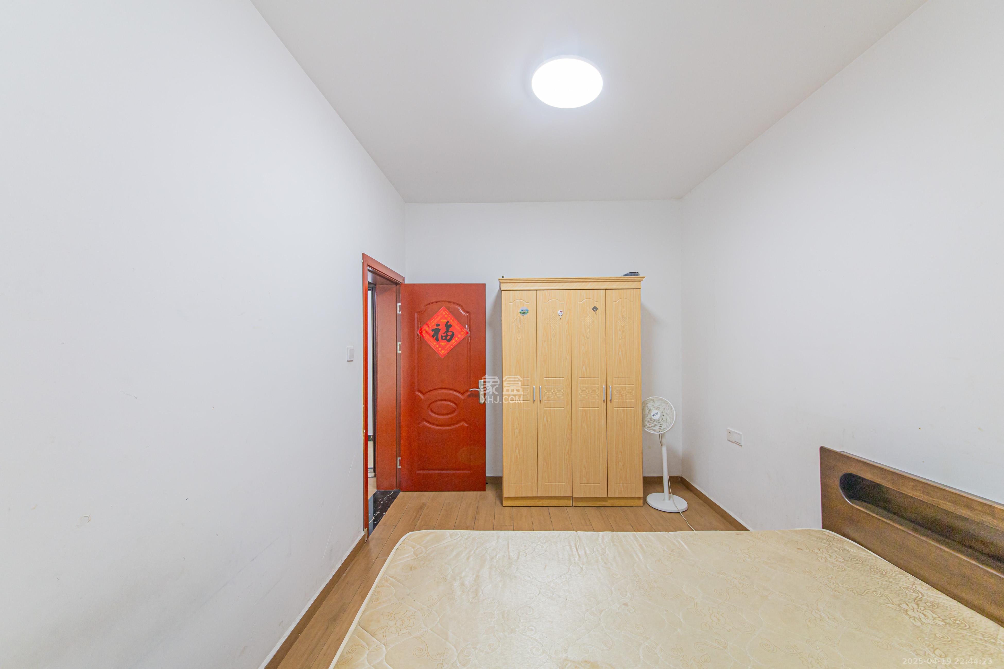 中信城市广场(中信新城一期) 4室2厅2卫 108.0万 中信城市广场(中信新城一期) 4室2厅2卫 108.0万卧室