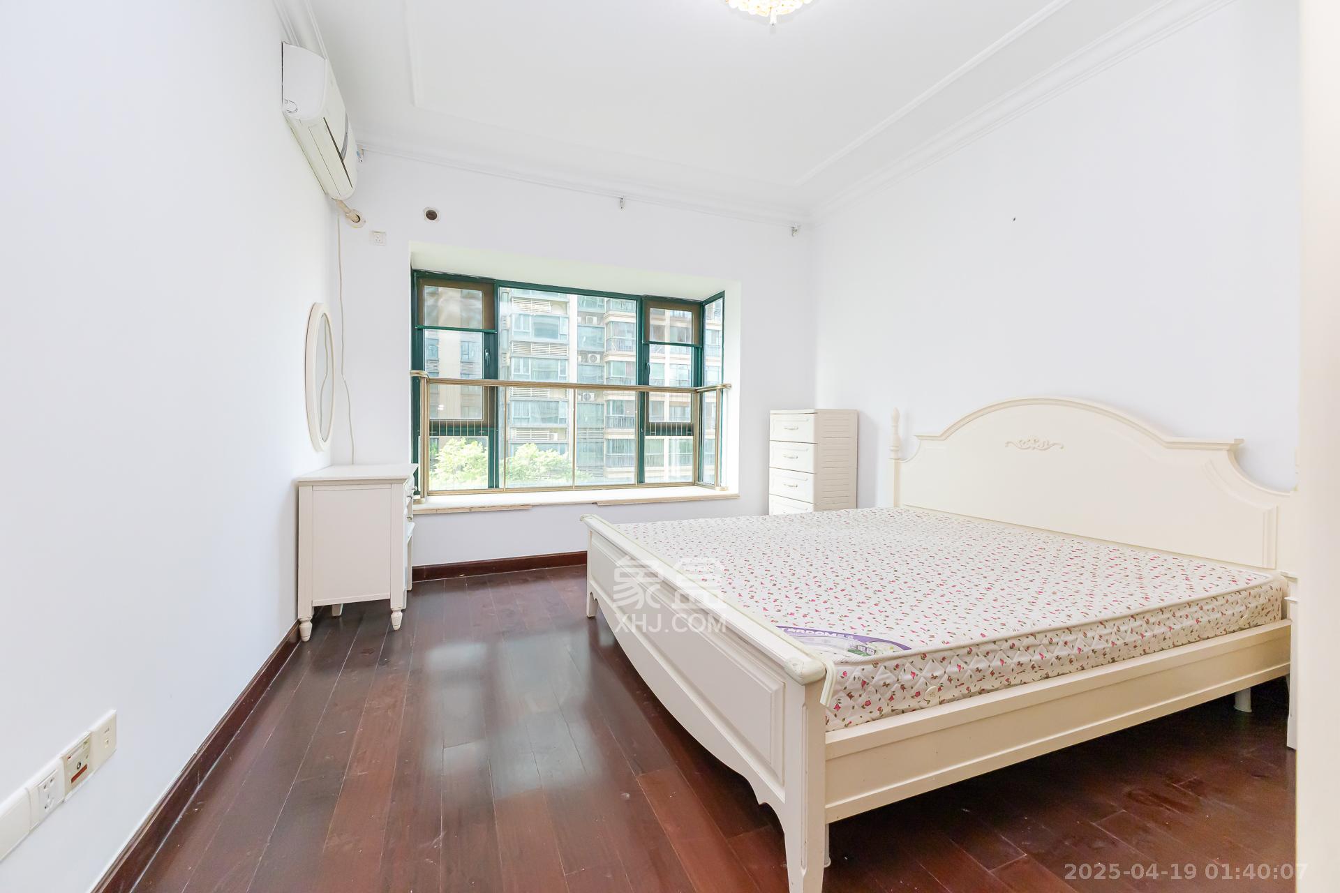 恒大名都  3室2厅2卫    70.0万 恒大名都  3室2厅2卫    70.0万卧室