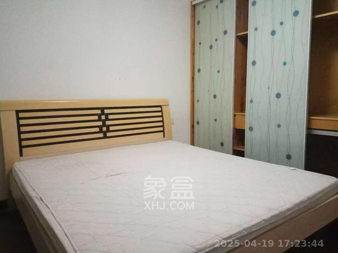 新星小区  3室2厅1卫   1700.00元/月室内图