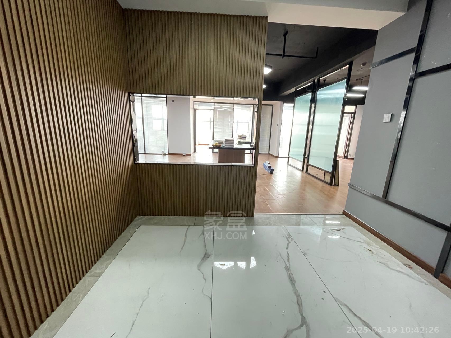 华晨御园  1室0厅0卫   2000.00元/月室内图