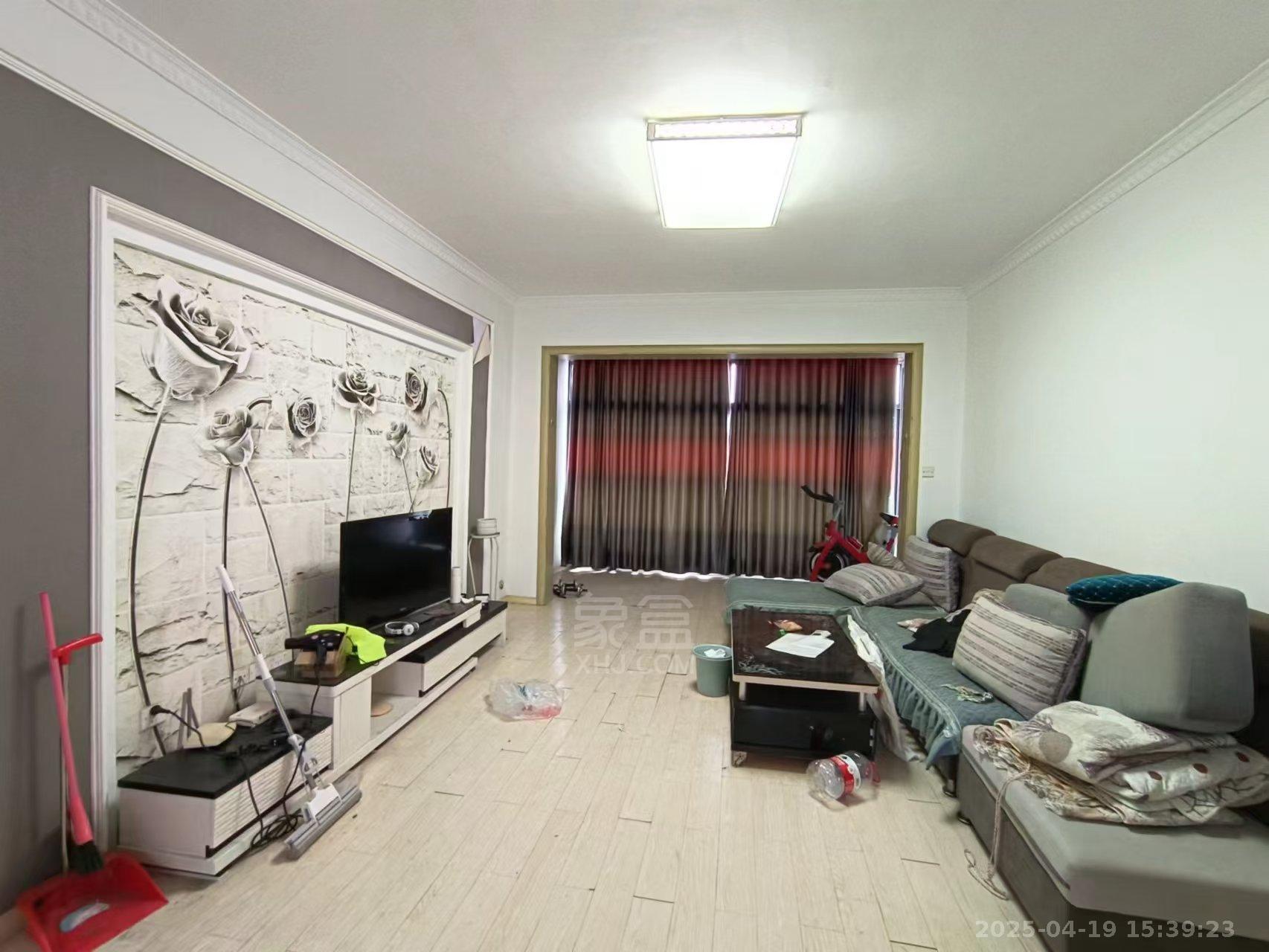 庐山春天早安华晨  3室2厅2卫    1500.0元/月 庐山春天早安华晨  3室2厅2卫    1500.0元/月