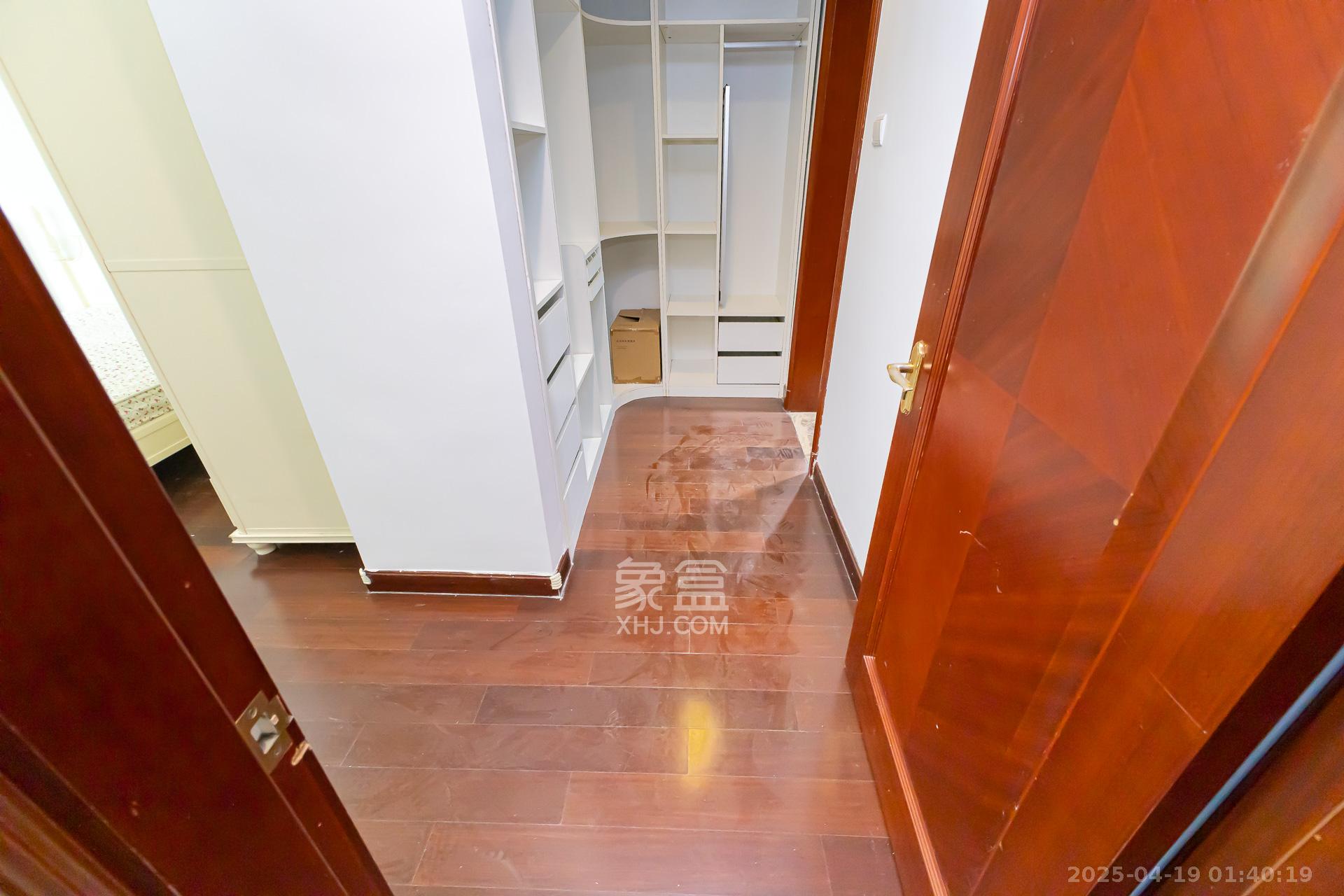 恒大名都  3室2厅2卫    70.0万 恒大名都  3室2厅2卫    70.0万卧室