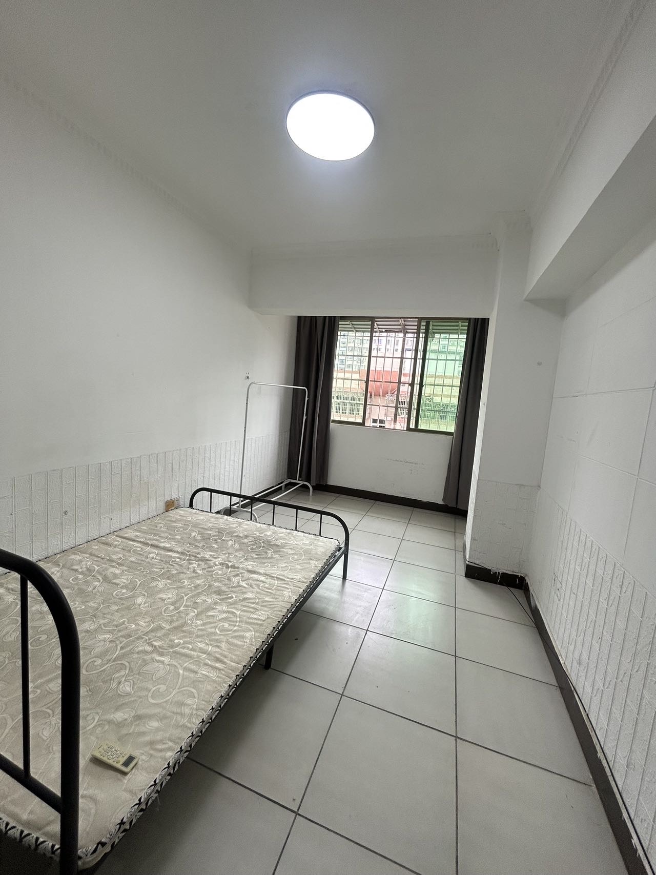 飞龙公寓  1室1厅1卫    30.0万 飞龙公寓  1室1厅1卫    30.0万客厅