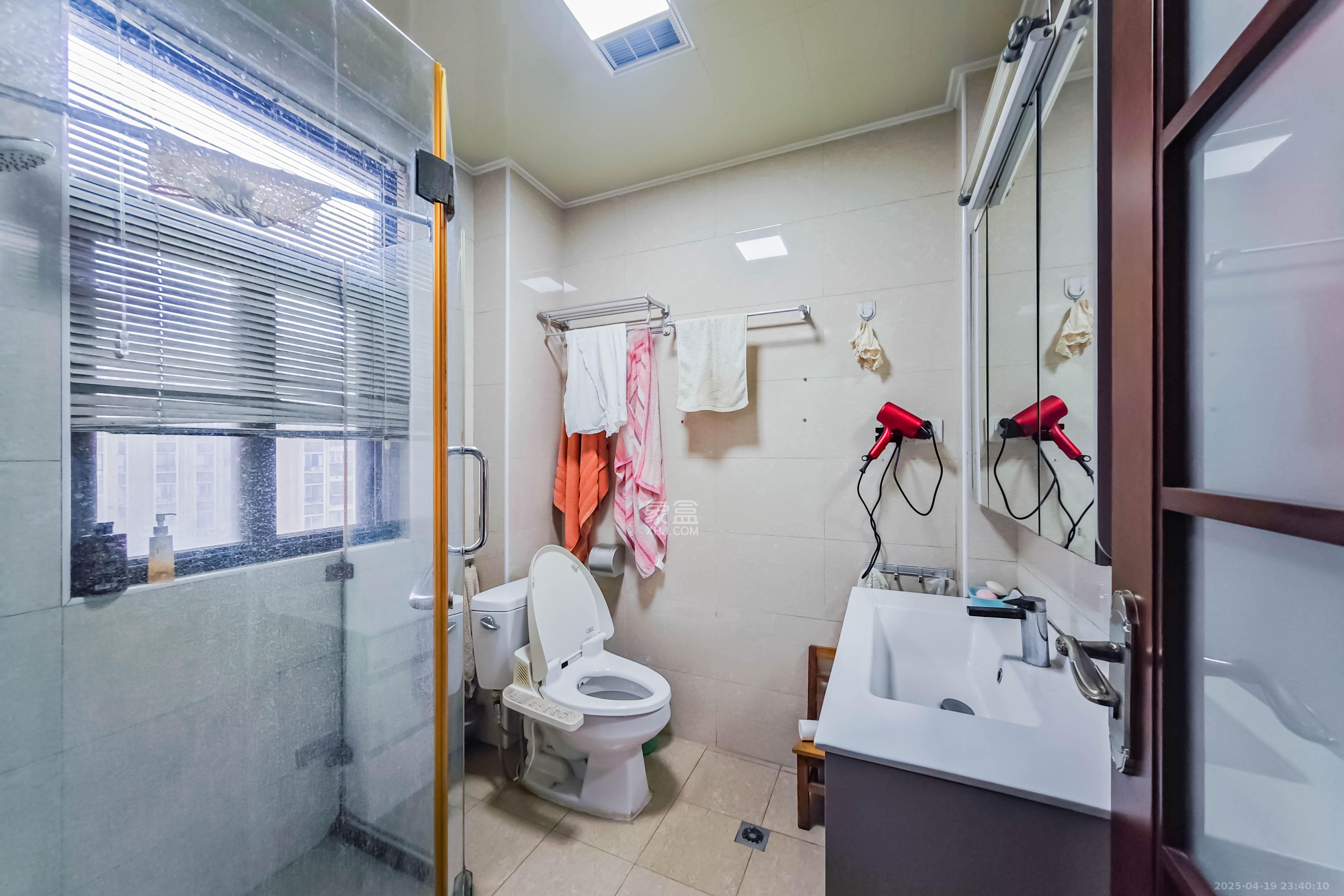 英郡年华  3室2厅2卫    116.8万 英郡年华  3室2厅2卫    116.8万卫生间