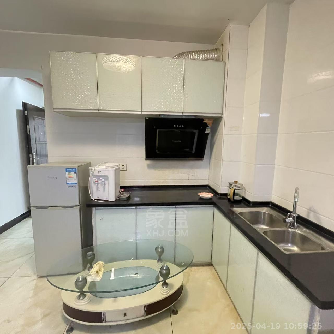 美的城三期 1室1厅1卫 1000.00元/月 美的城三期 1室1厅1卫 1000.00元/月室内图