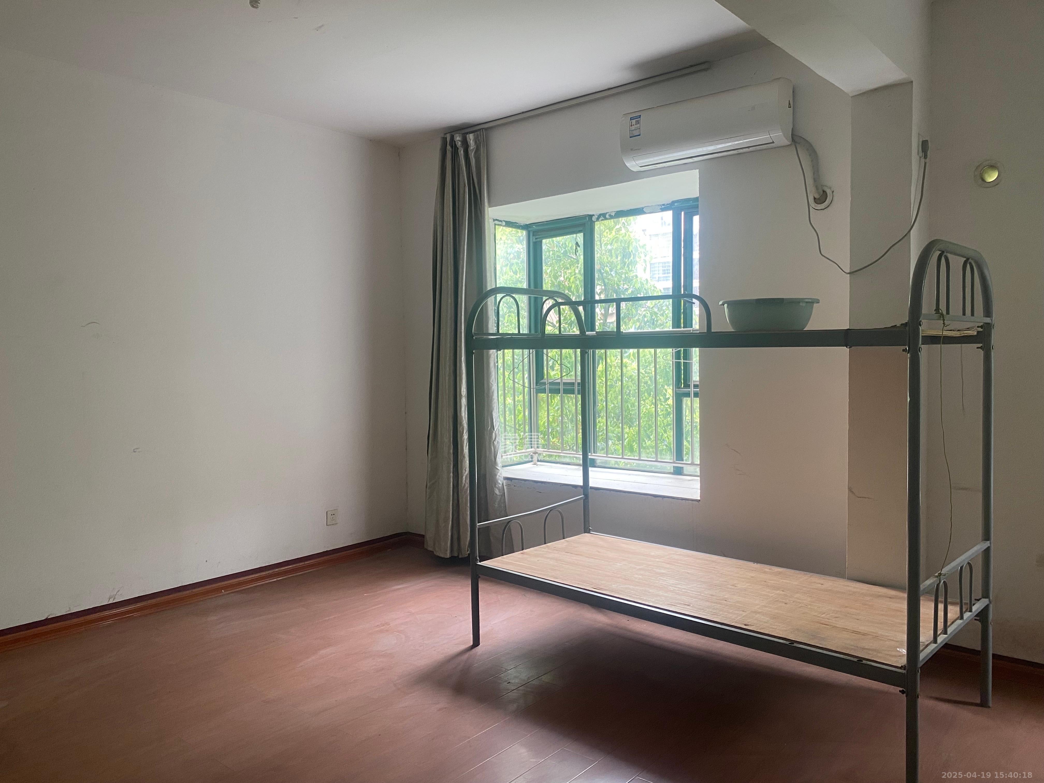 银桂苑 4室2厅2卫 2500.0元/月 银桂苑 4室2厅2卫 2500.0元/月室内图