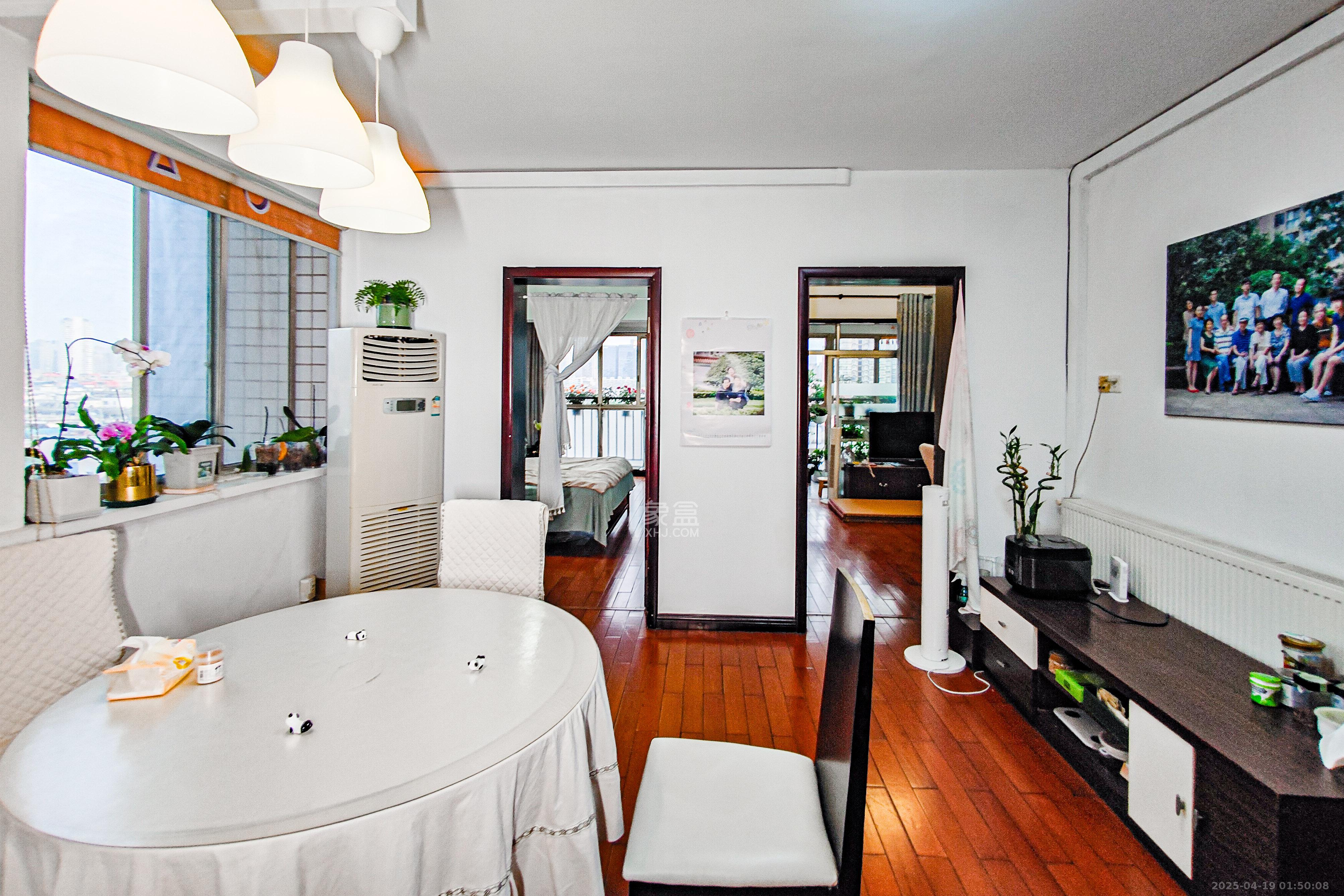 省林勘院 4室2厅1卫 198.0万 省林勘院 4室2厅1卫 198.0万客厅