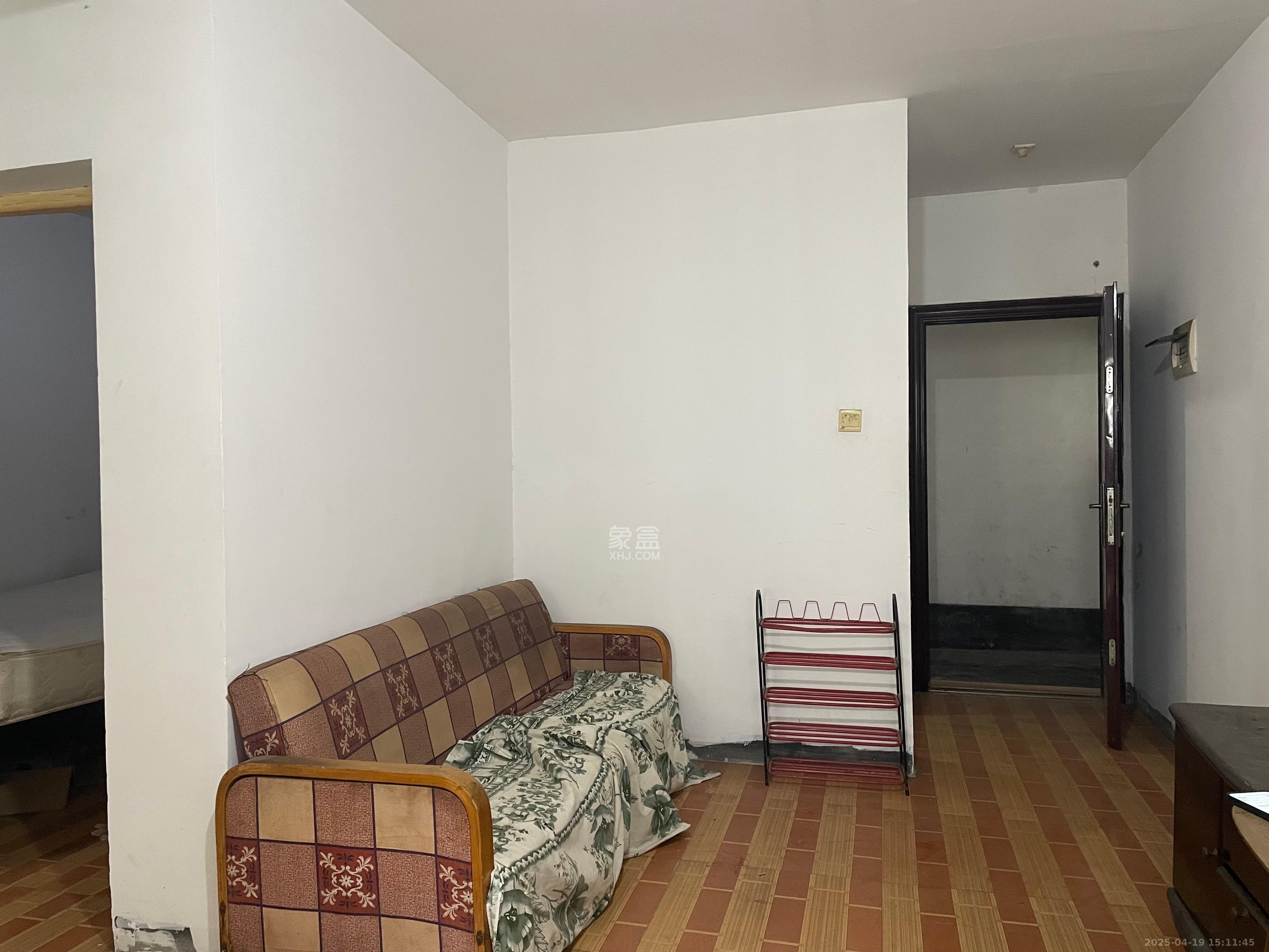 铝厂宿舍 1室2厅1卫 1000.0元/月 铝厂宿舍 1室2厅1卫 1000.0元/月室内图