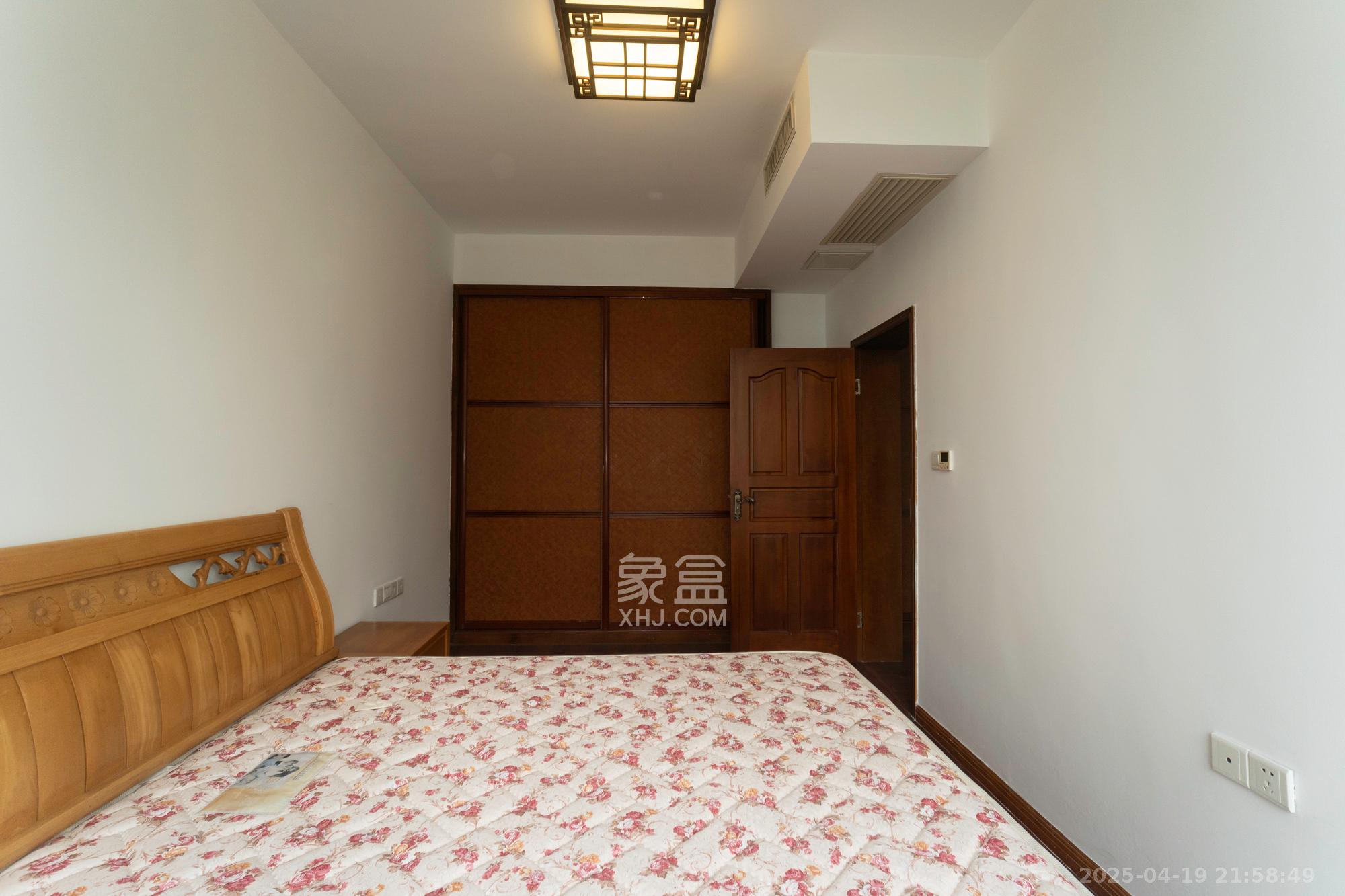 金色比华利  7室3厅3卫    255.0万 金色比华利  7室3厅3卫    255.0万卧室