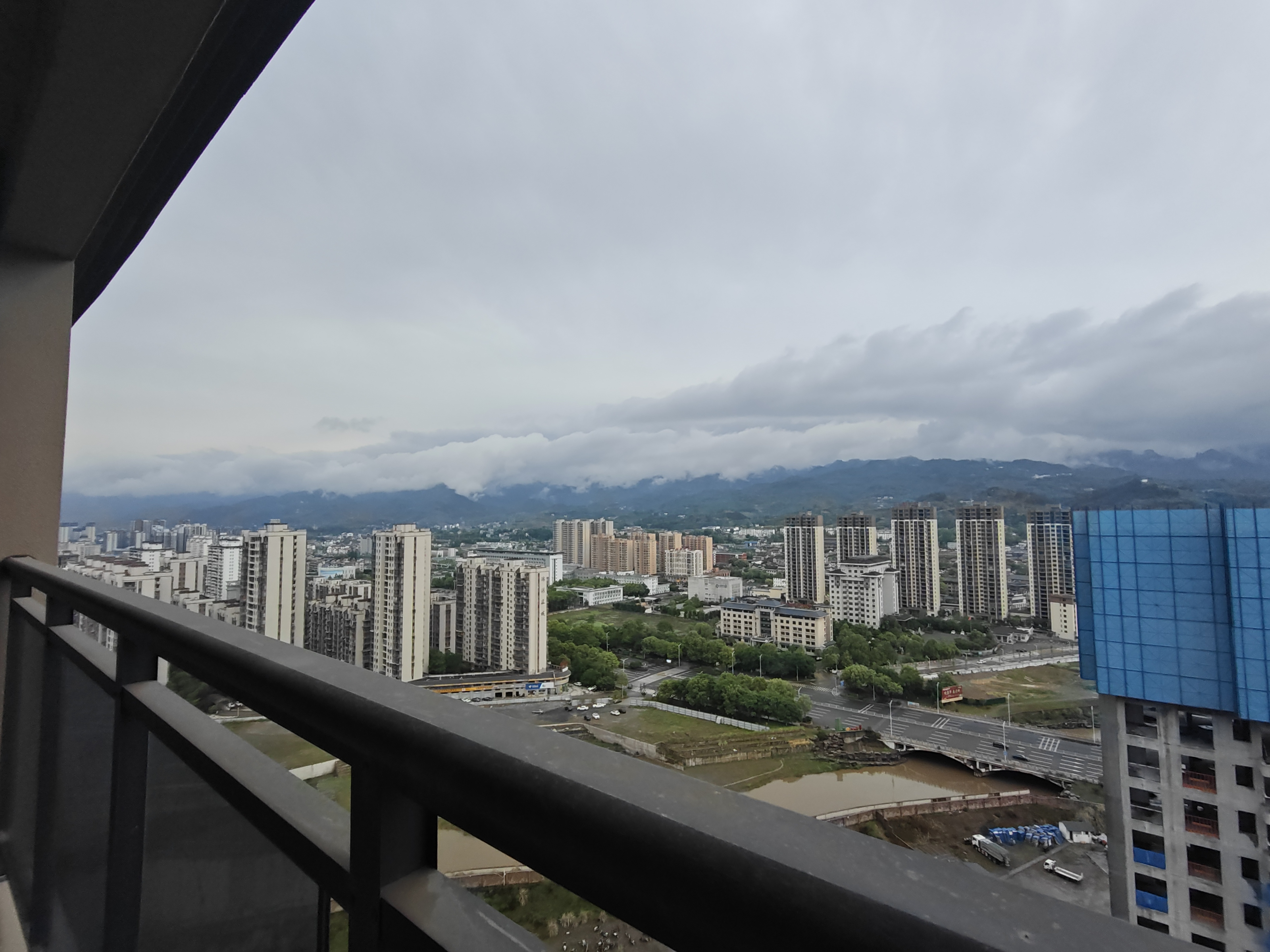 西溪凤凰城  3室2厅2卫    51.0万 西溪凤凰城  3室2厅2卫    51.0万客厅