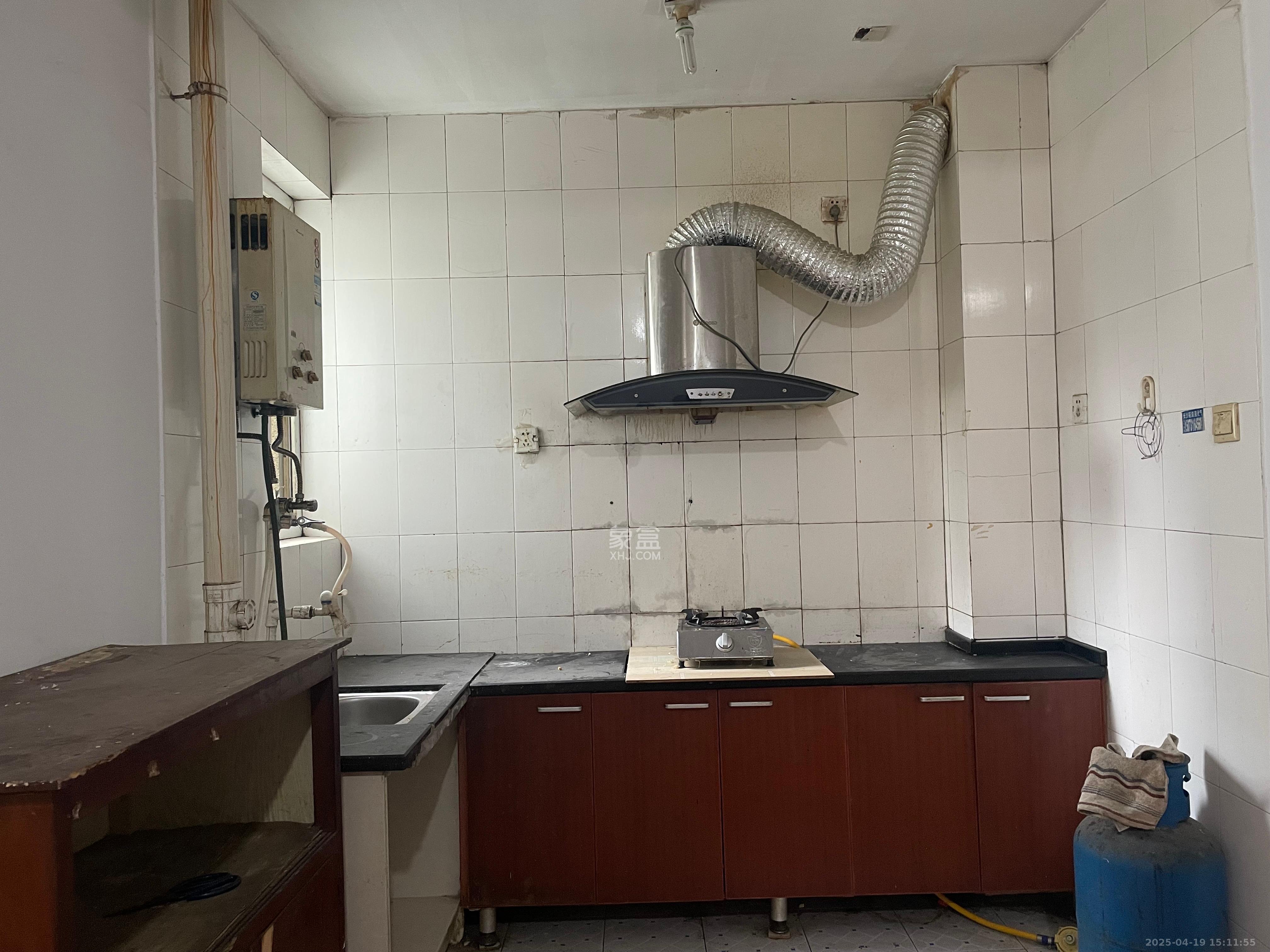 铝厂宿舍 1室2厅1卫 1000.0元/月 铝厂宿舍 1室2厅1卫 1000.0元/月室内图