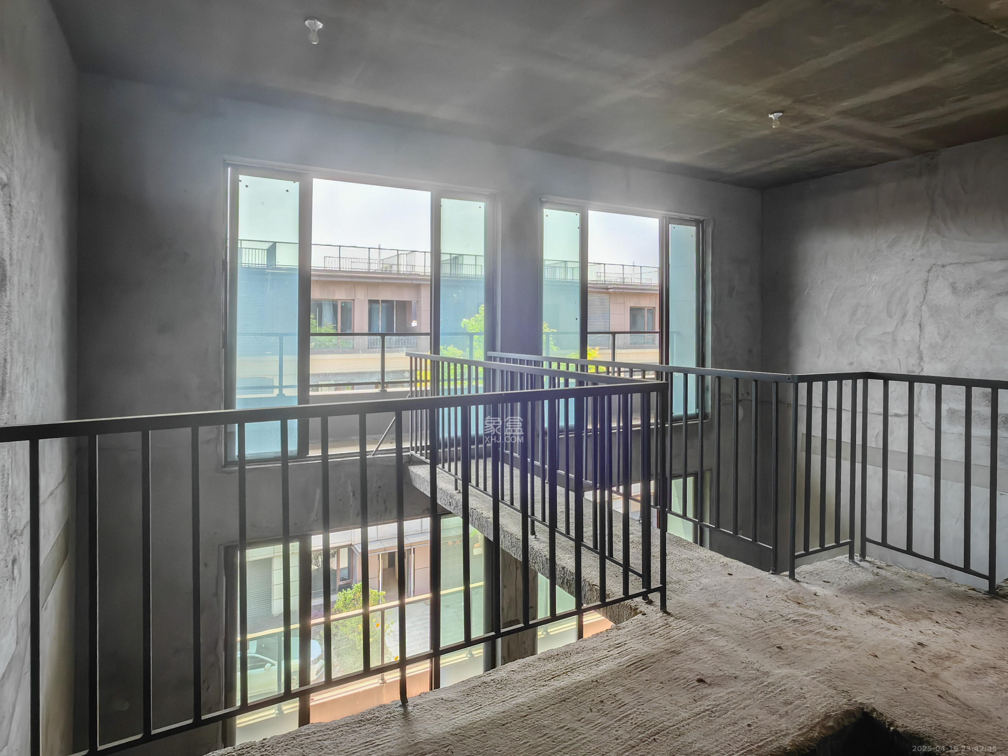 和泓桃李春风 5室2厅3卫 145.0万 和泓桃李春风 5室2厅3卫 145.0万卧室