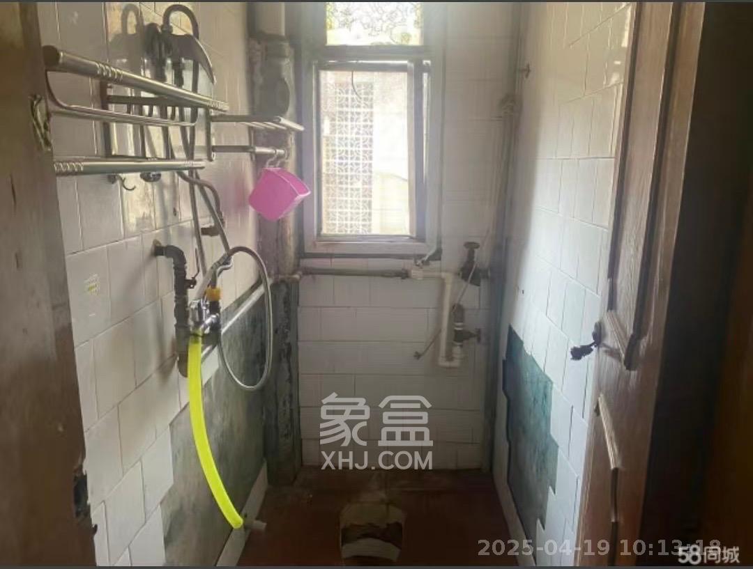 宝塔山中山百货公司宿舍 2室2厅1卫 900.0元/月 宝塔山中山百货公司宿舍 2室2厅1卫 900.0元/月室内图