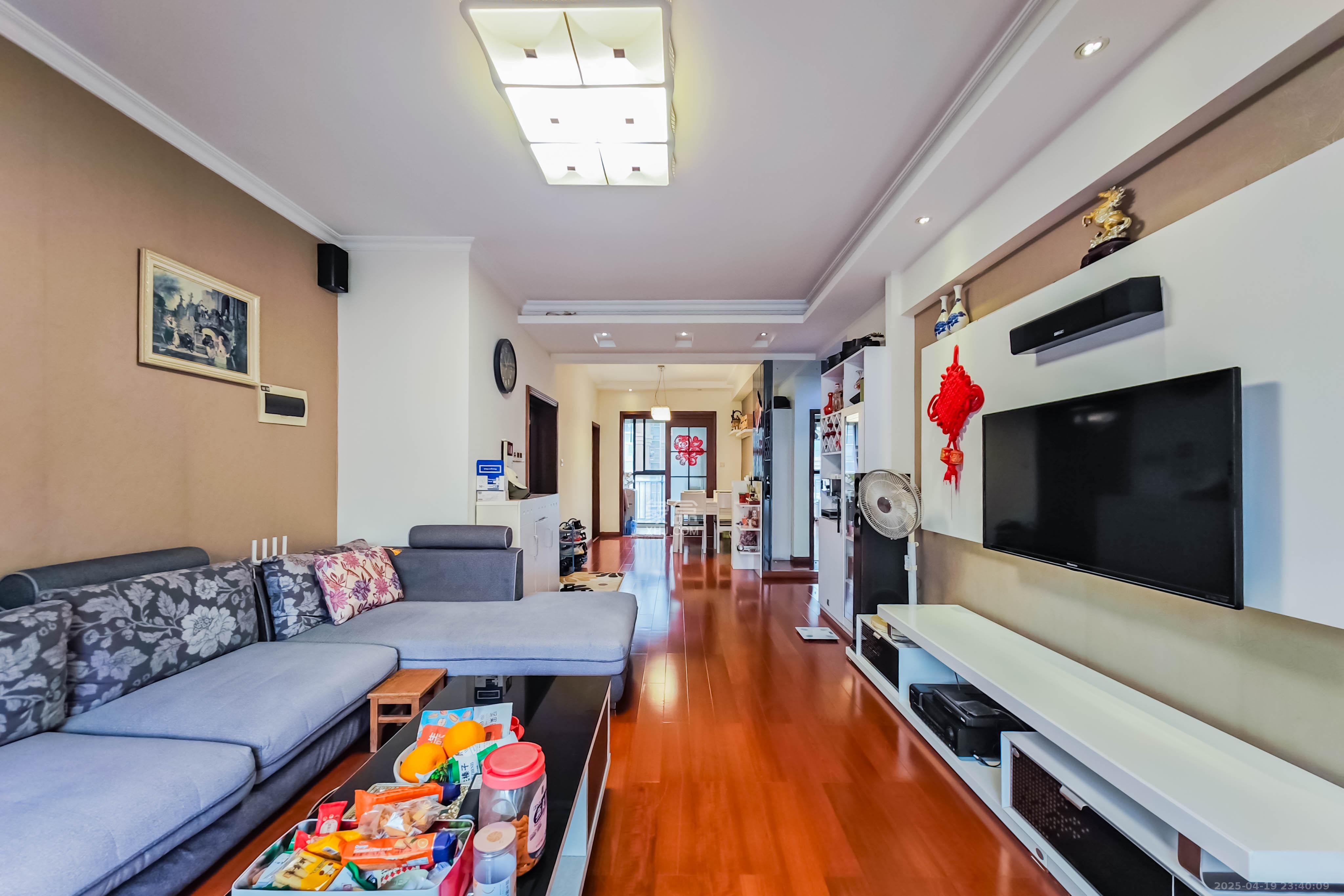 英郡年华  3室2厅2卫    116.8万 英郡年华  3室2厅2卫    116.8万客厅