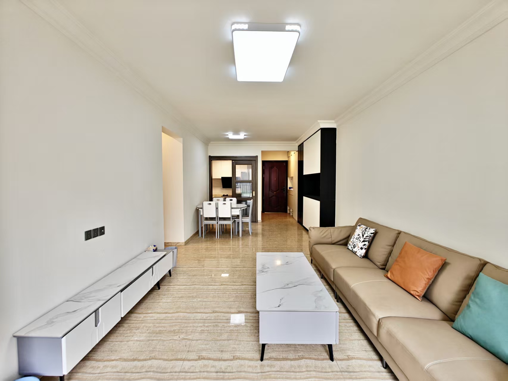 碧桂园酃湖世家 3室2厅2卫 2100.0元/月 碧桂园酃湖世家 3室2厅2卫 2100.0元/月室内图