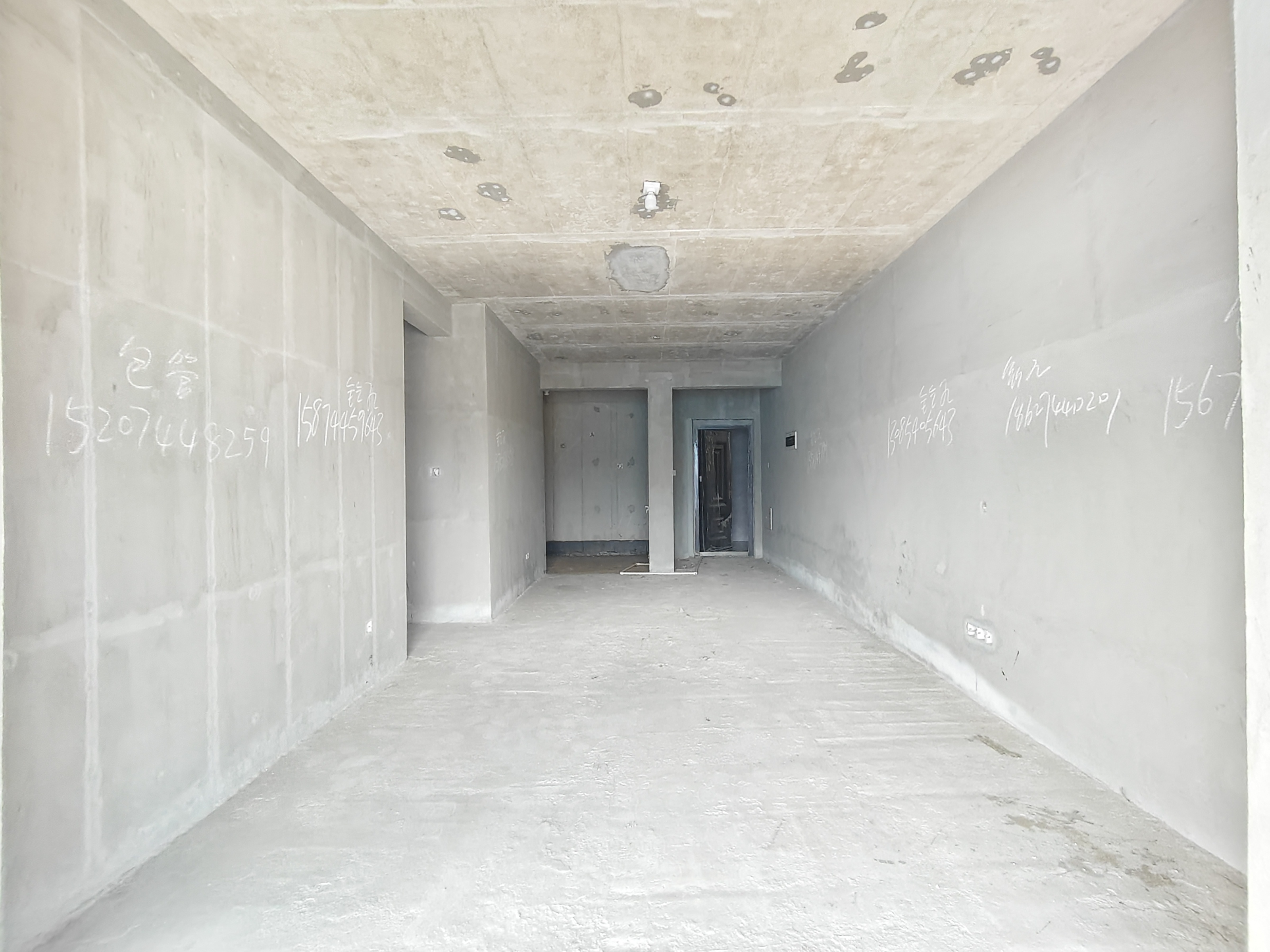 西溪凤凰城  3室2厅2卫    51.0万 西溪凤凰城  3室2厅2卫    51.0万客厅