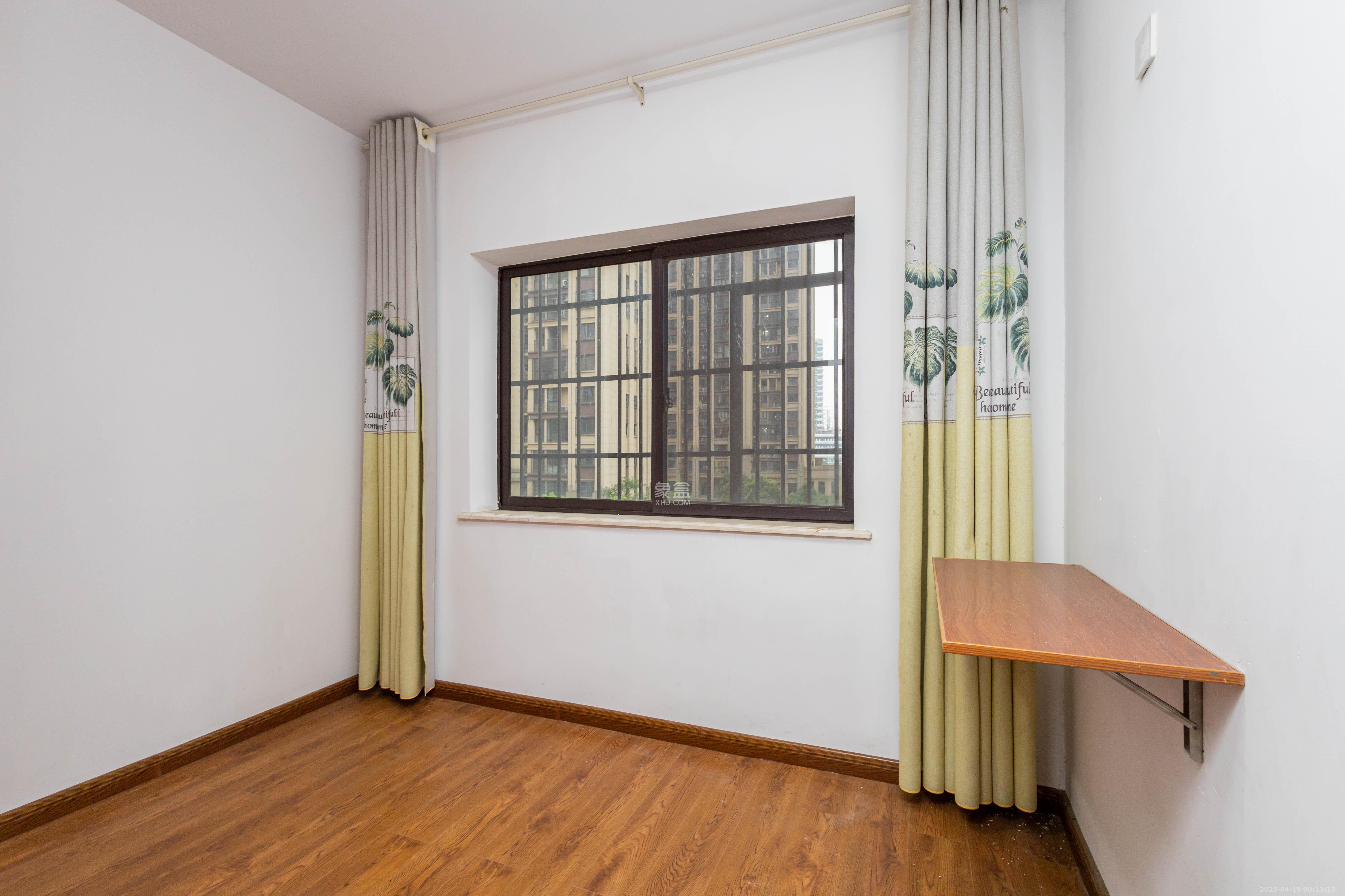 东方美地  3室2厅2卫    91.8万卧室