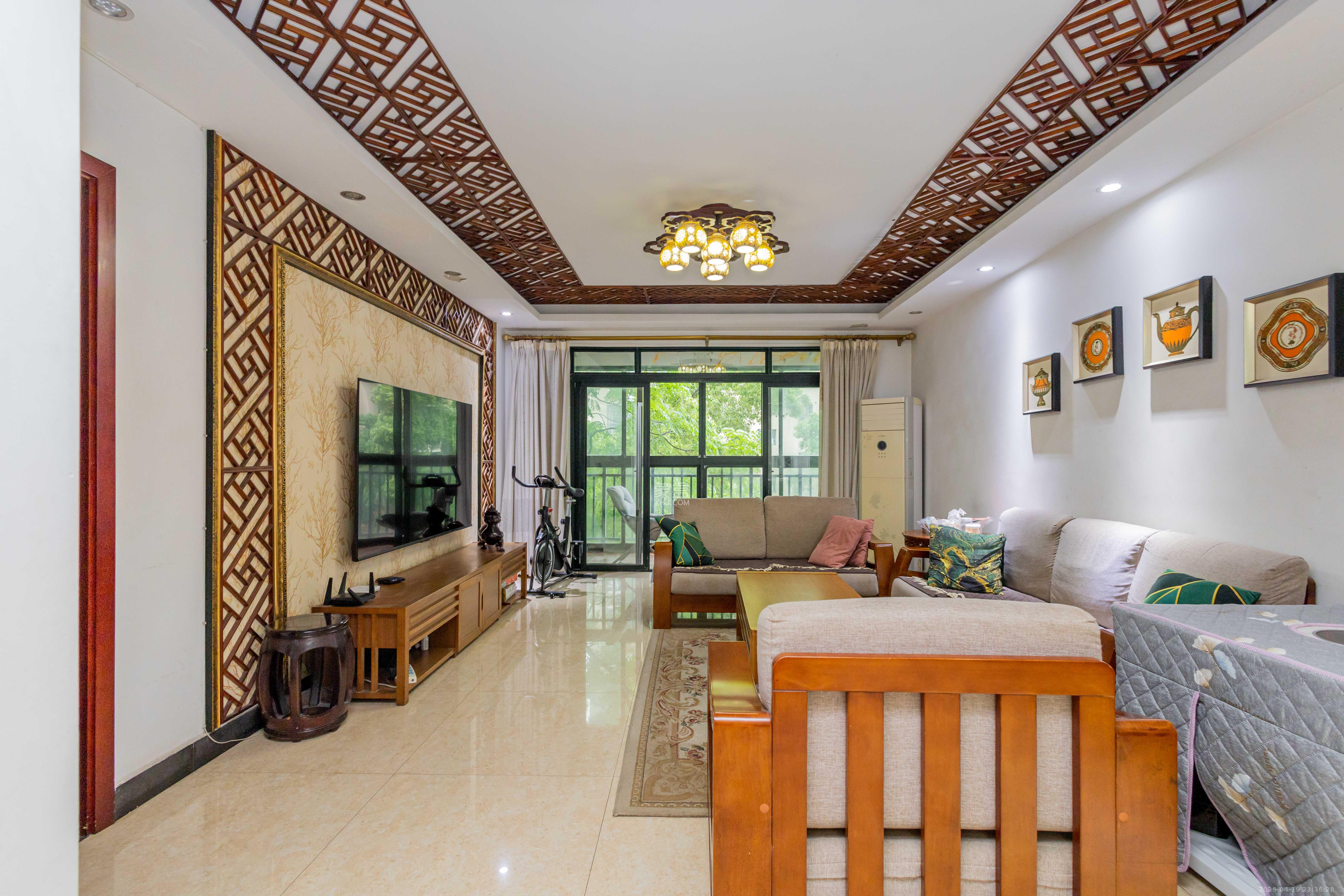 东岸锦城(东方人家)  3室2厅2卫    95.5万 东岸锦城(东方人家)  3室2厅2卫    95.5万客厅