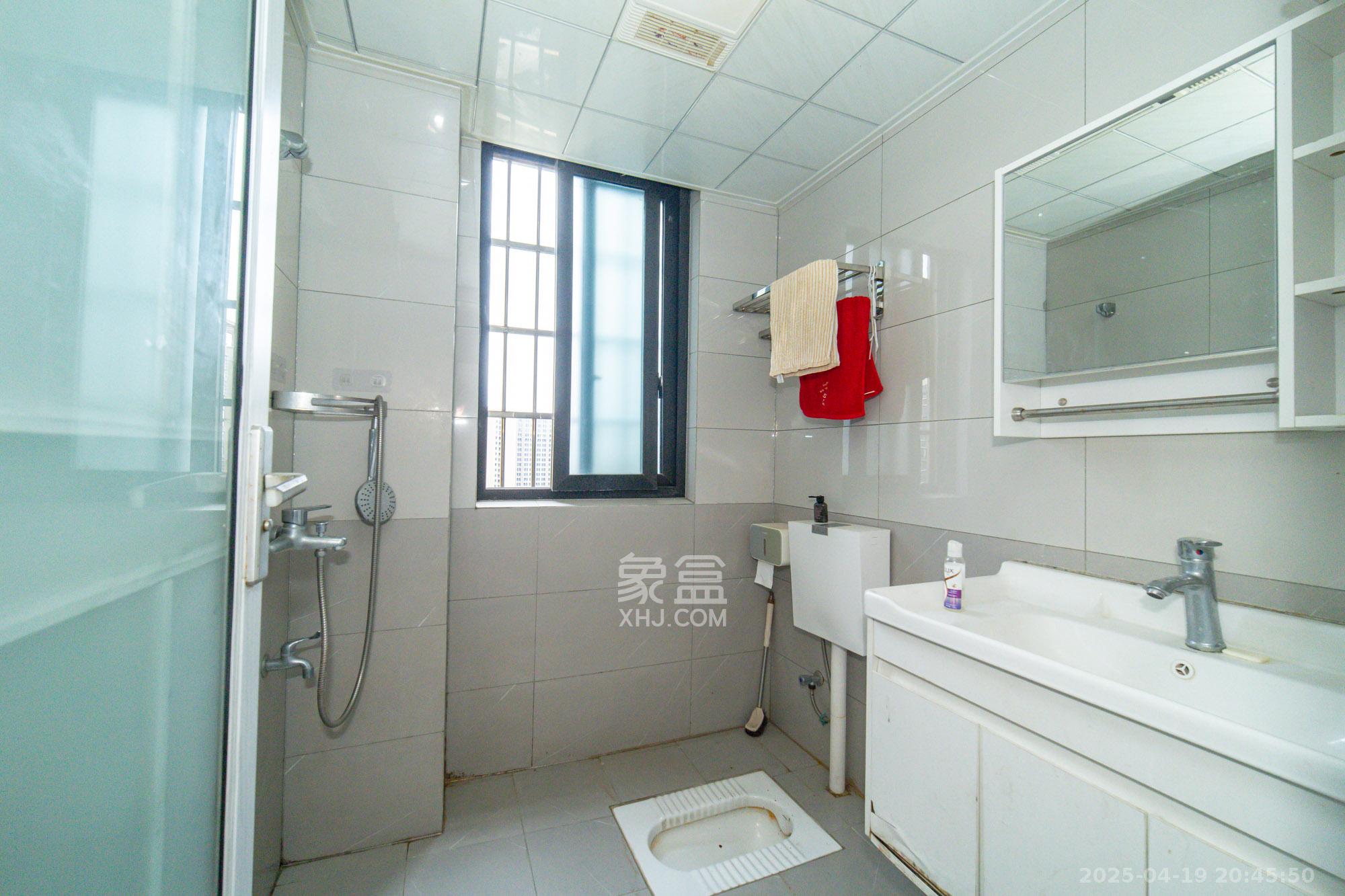 时代港湾 4室2厅2卫 66.8万 时代港湾 4室2厅2卫 66.8万卫生间