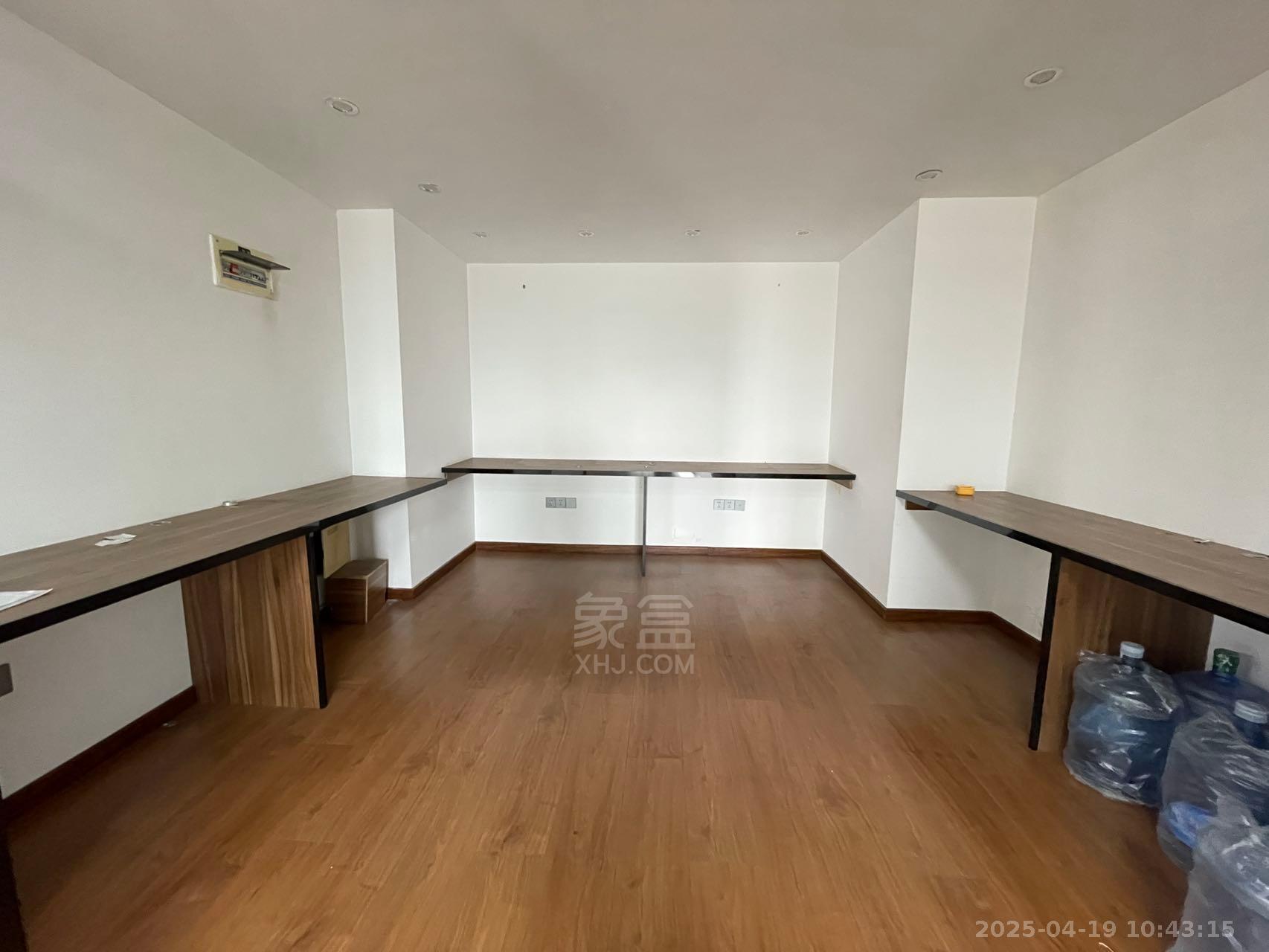 华晨御园 1室0厅0卫 2000.0元/月 华晨御园 1室0厅0卫 2000.0元/月室内图