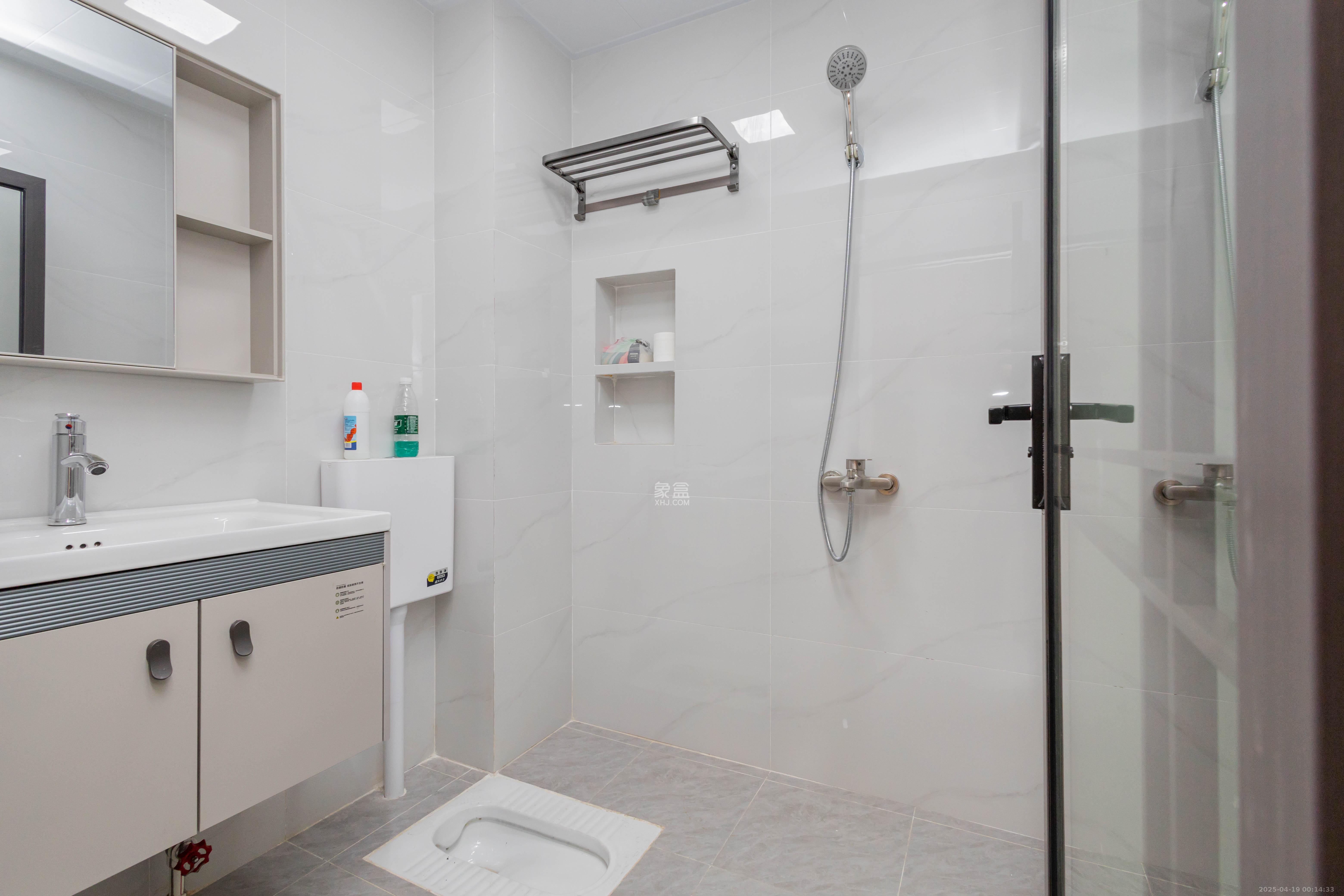 日盛湖湘花苑 1室1厅1卫 26.8万 日盛湖湘花苑 1室1厅1卫 26.8万卫生间