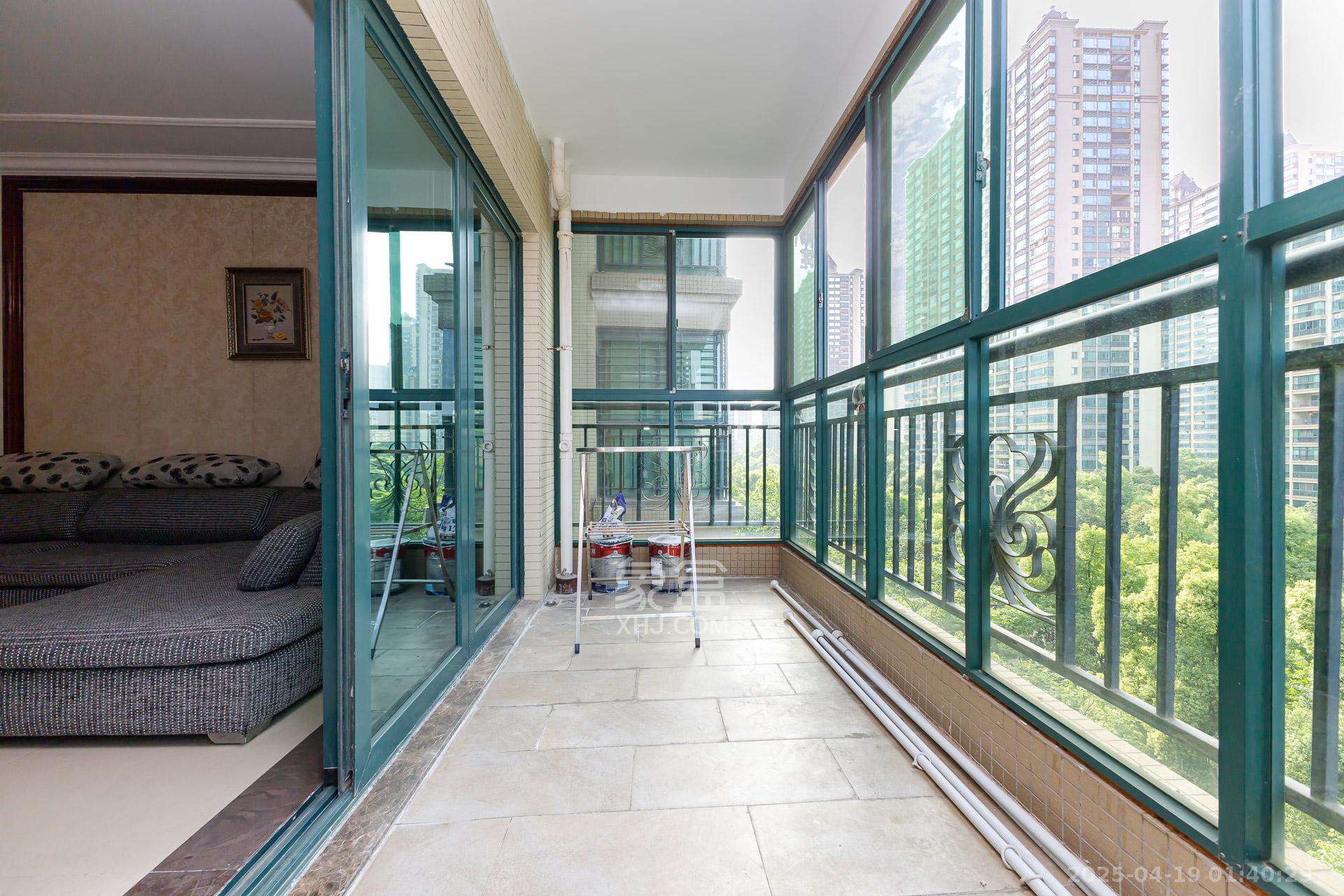 恒大名都  3室2厅2卫    70.0万 恒大名都  3室2厅2卫    70.0万阳台