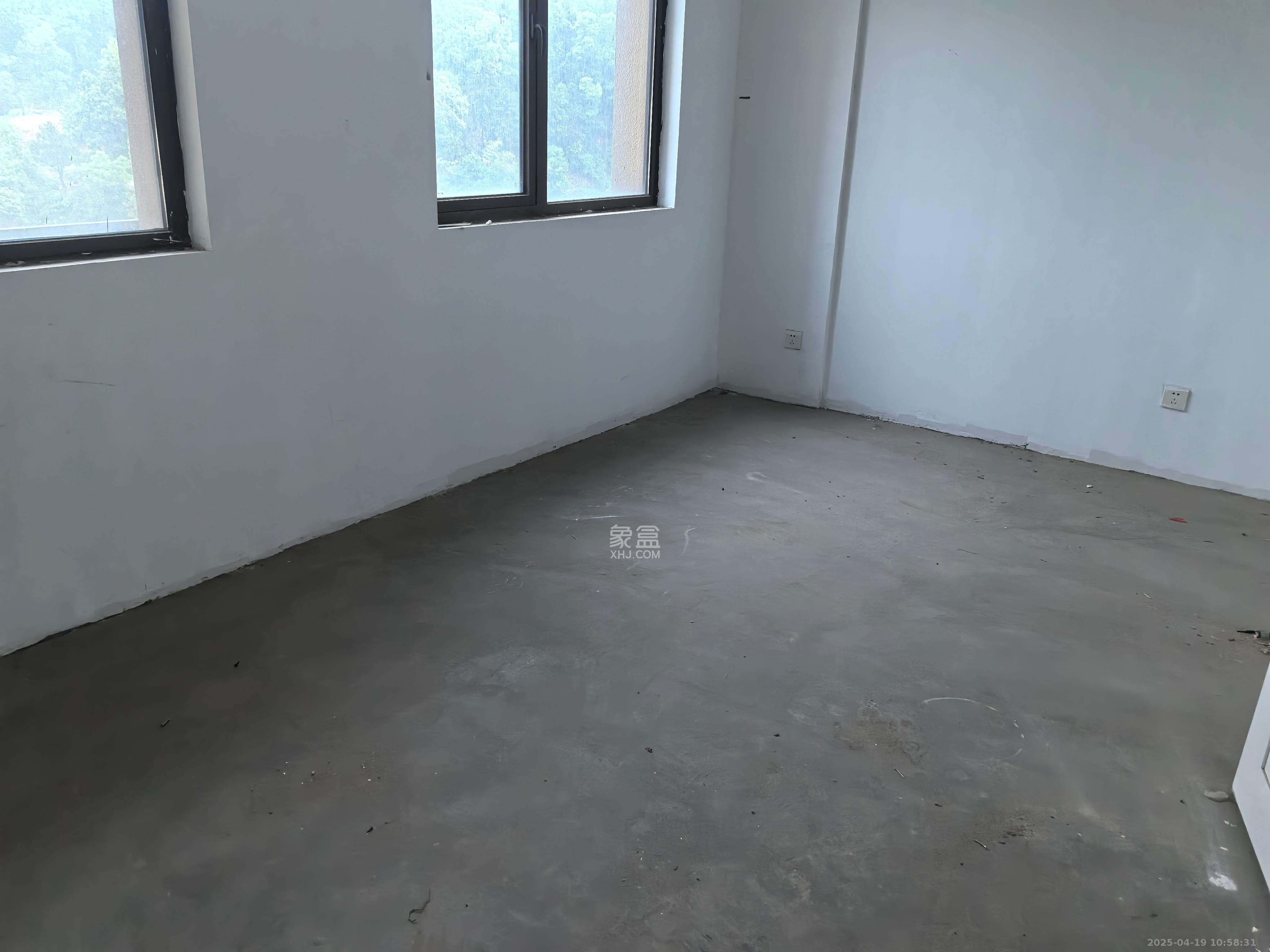 奥克斯缔壹城  4室2厅1卫   1300.00元/月室内图