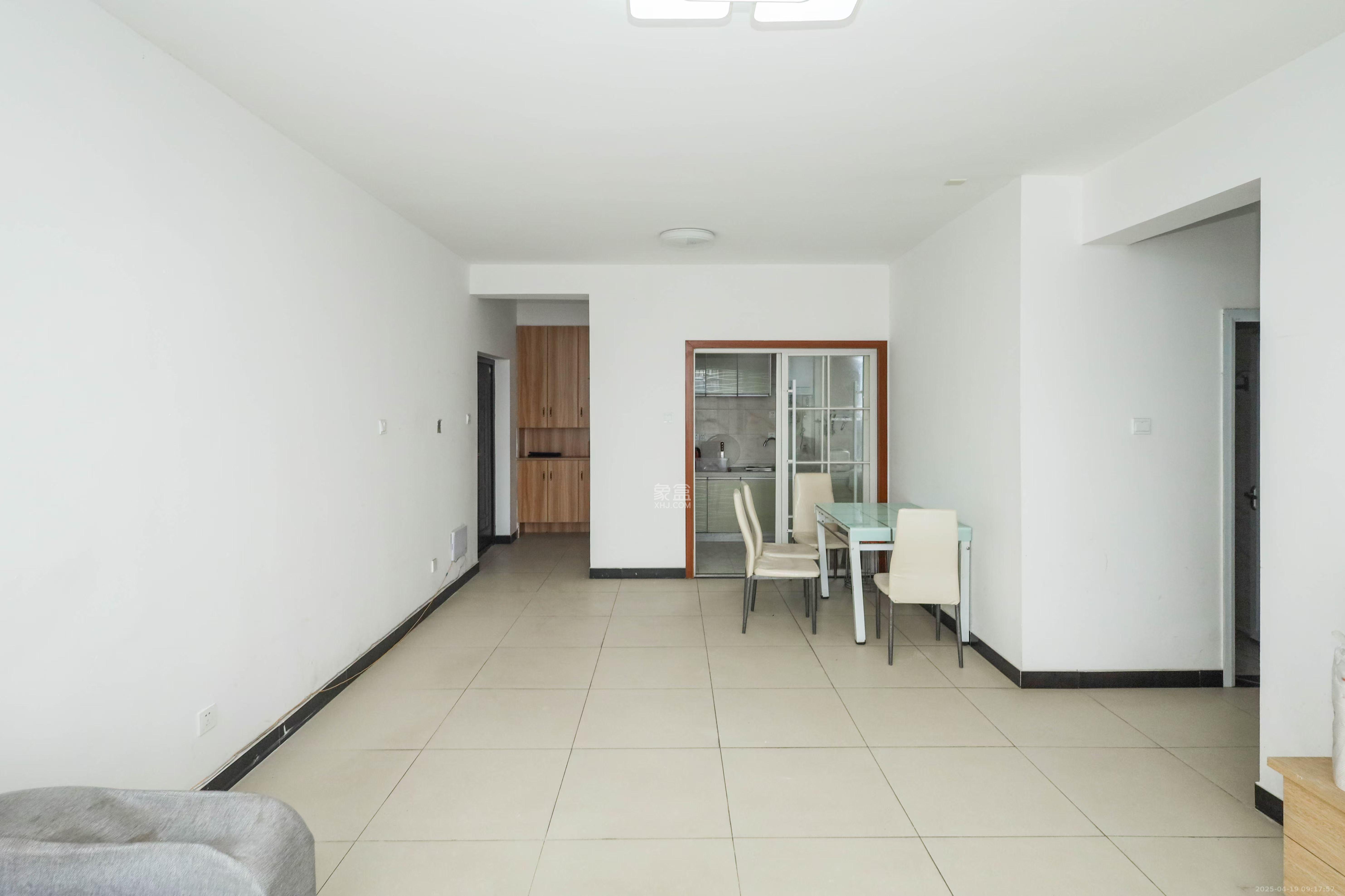 华美公寓(新猎鹰公寓)  3室2厅1卫    2500.0元/月 华美公寓(新猎鹰公寓)  3室2厅1卫    2500.0元/月室内图