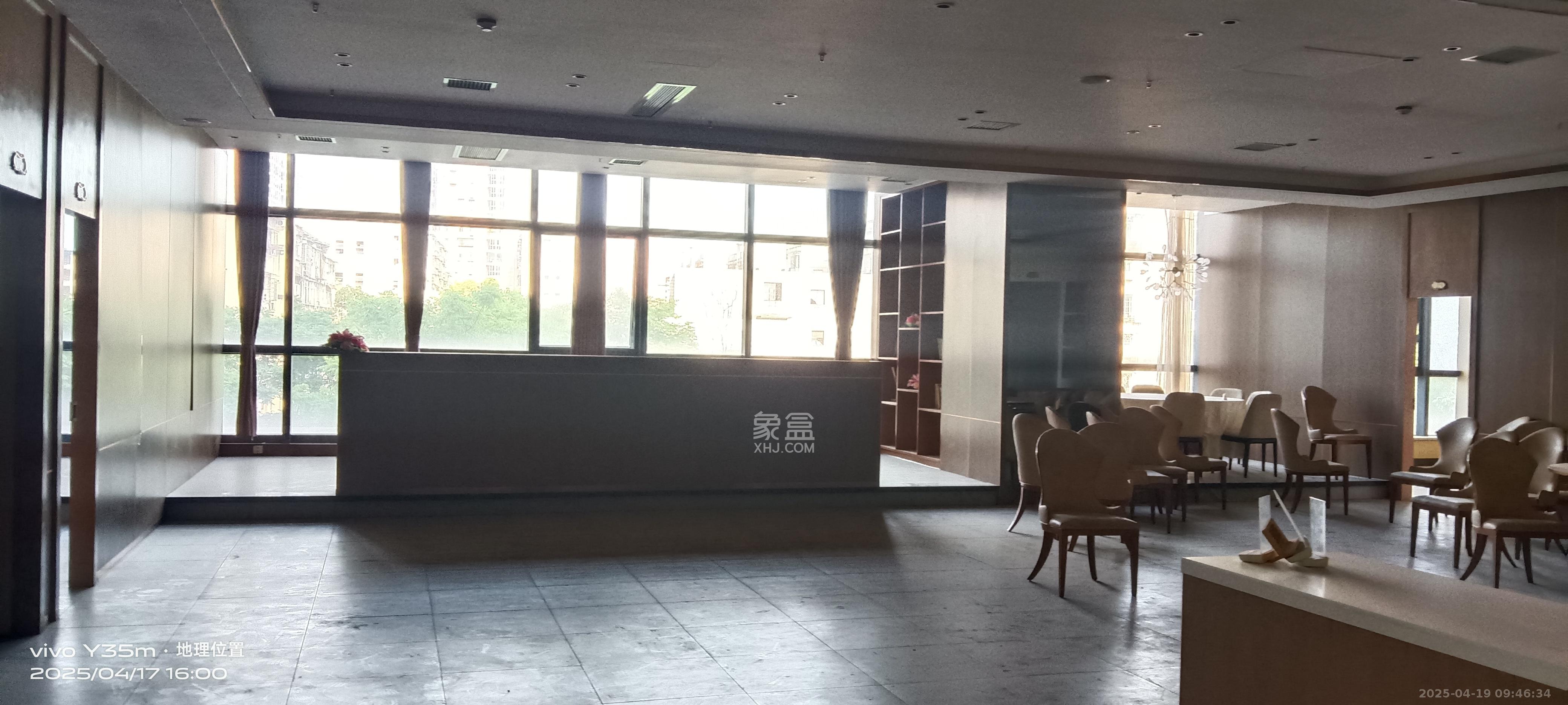 绿地中心   1800.0㎡     180000.00元/月室内图