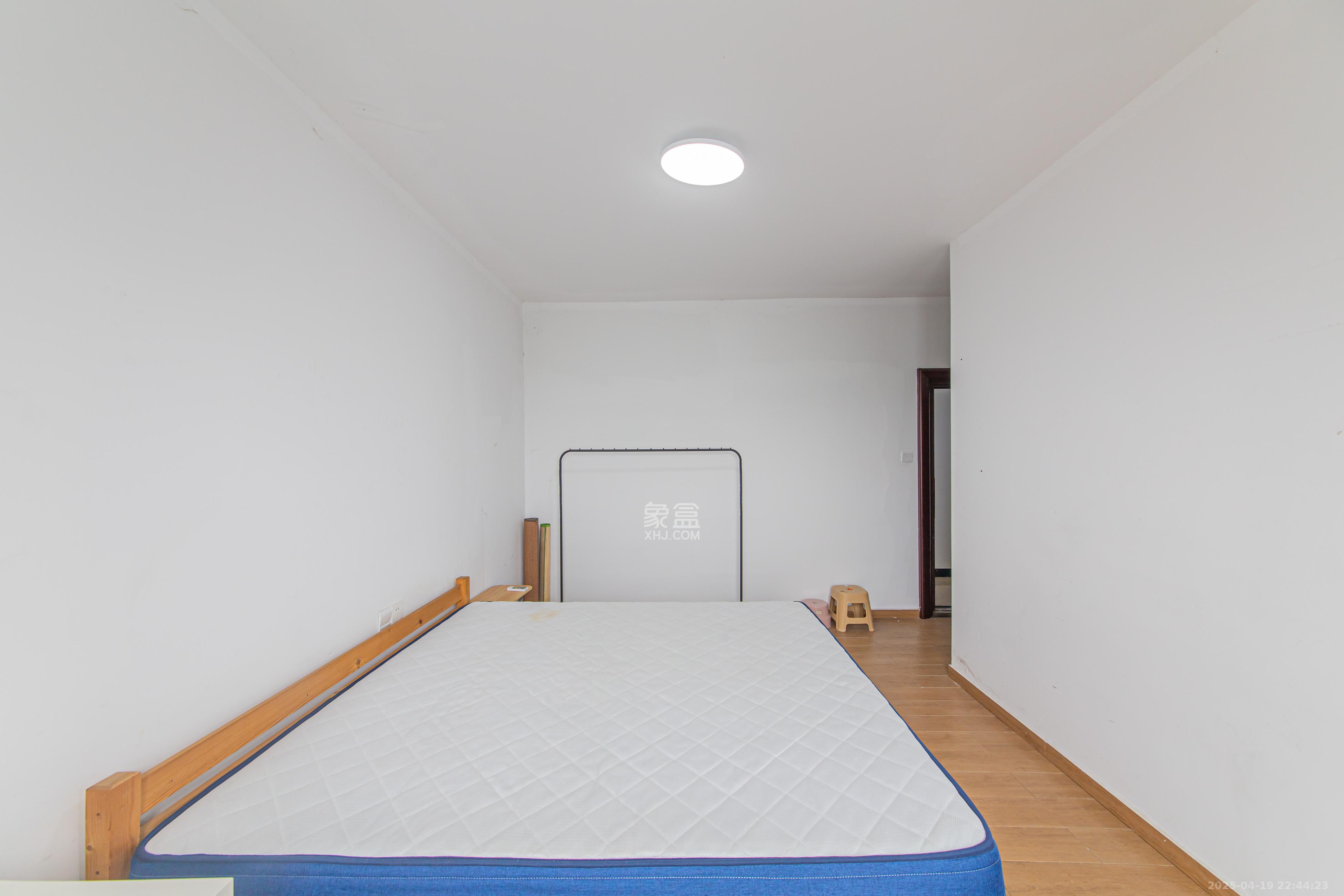 中信城市广场(中信新城一期) 4室2厅2卫 108.0万 中信城市广场(中信新城一期) 4室2厅2卫 108.0万卧室